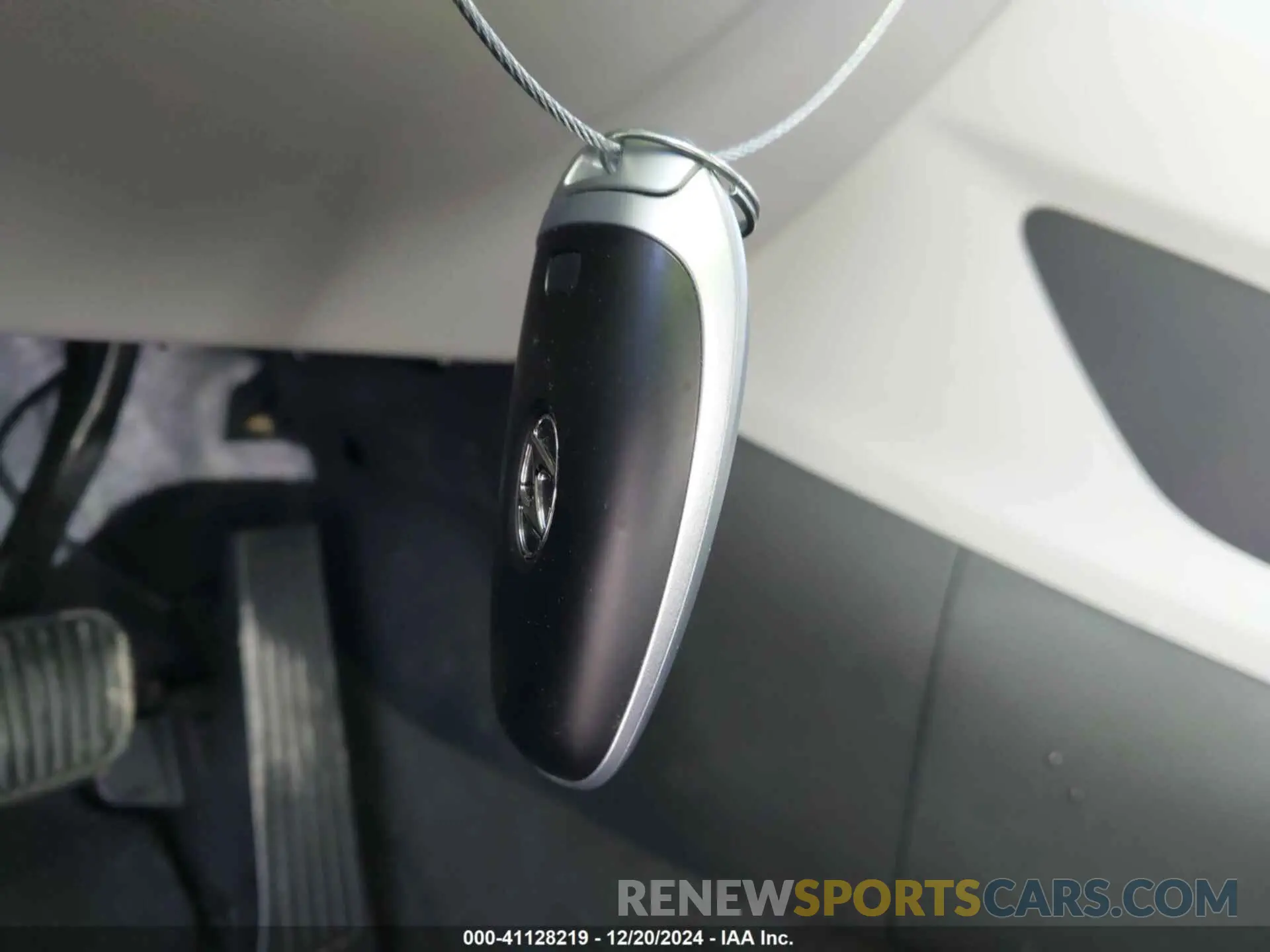 11 Photograph of a damaged car 5NMJB3DE3RH423299 HYUNDAI TUCSON 2024