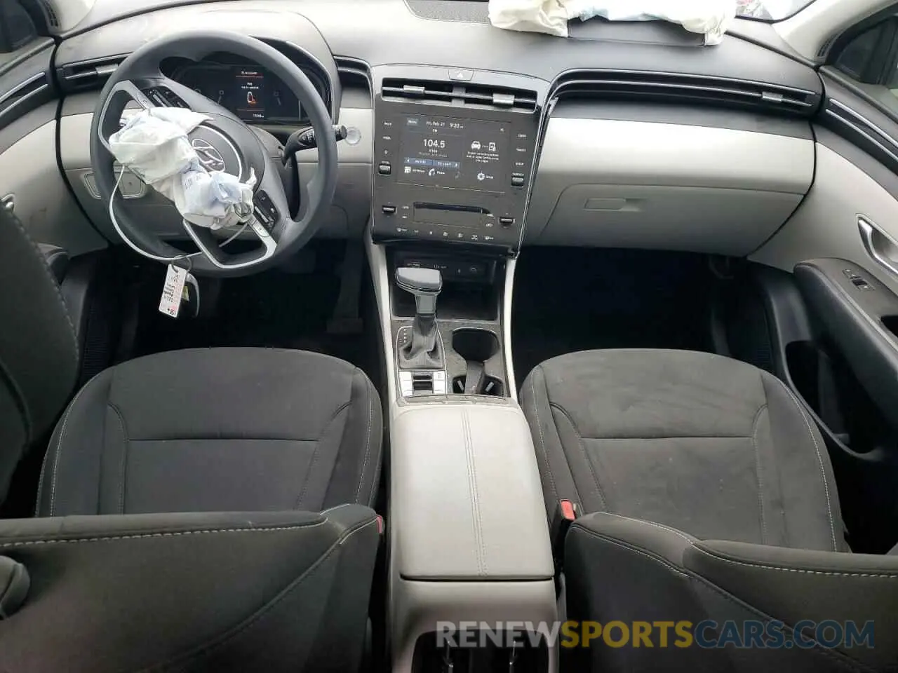 8 Photograph of a damaged car 5NMJB3DE4RH337161 HYUNDAI TUCSON 2024