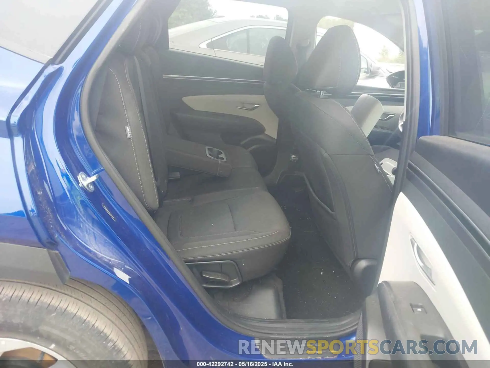8 Photograph of a damaged car 5NMJB3DE4RH354378 HYUNDAI TUCSON 2024