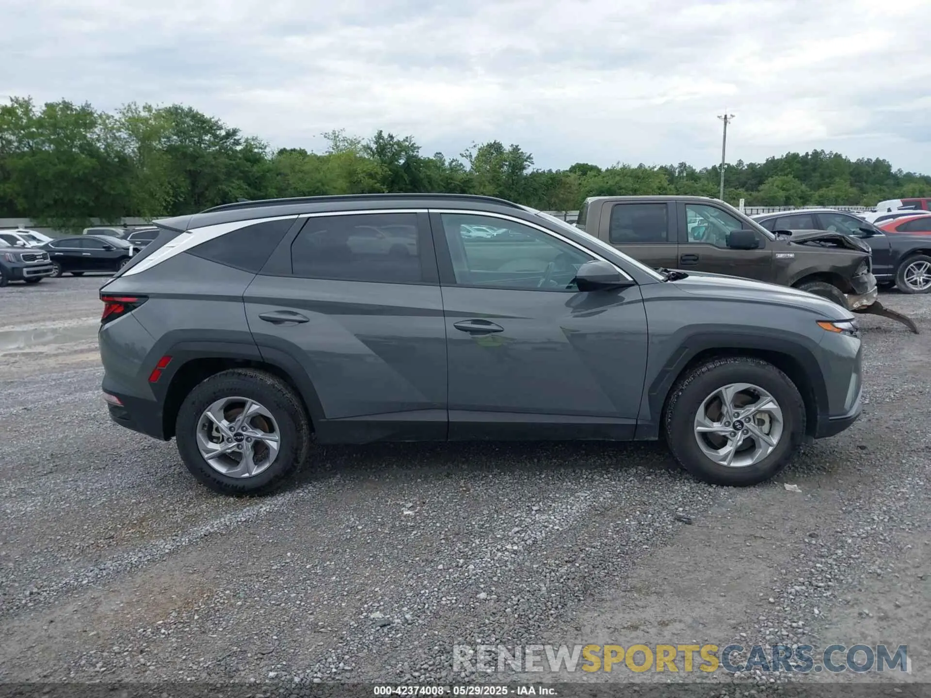 13 Photograph of a damaged car 5NMJB3DE5RH329392 HYUNDAI TUCSON 2024