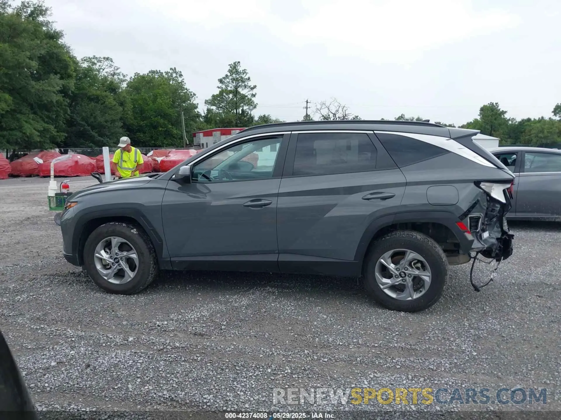 14 Photograph of a damaged car 5NMJB3DE5RH329392 HYUNDAI TUCSON 2024