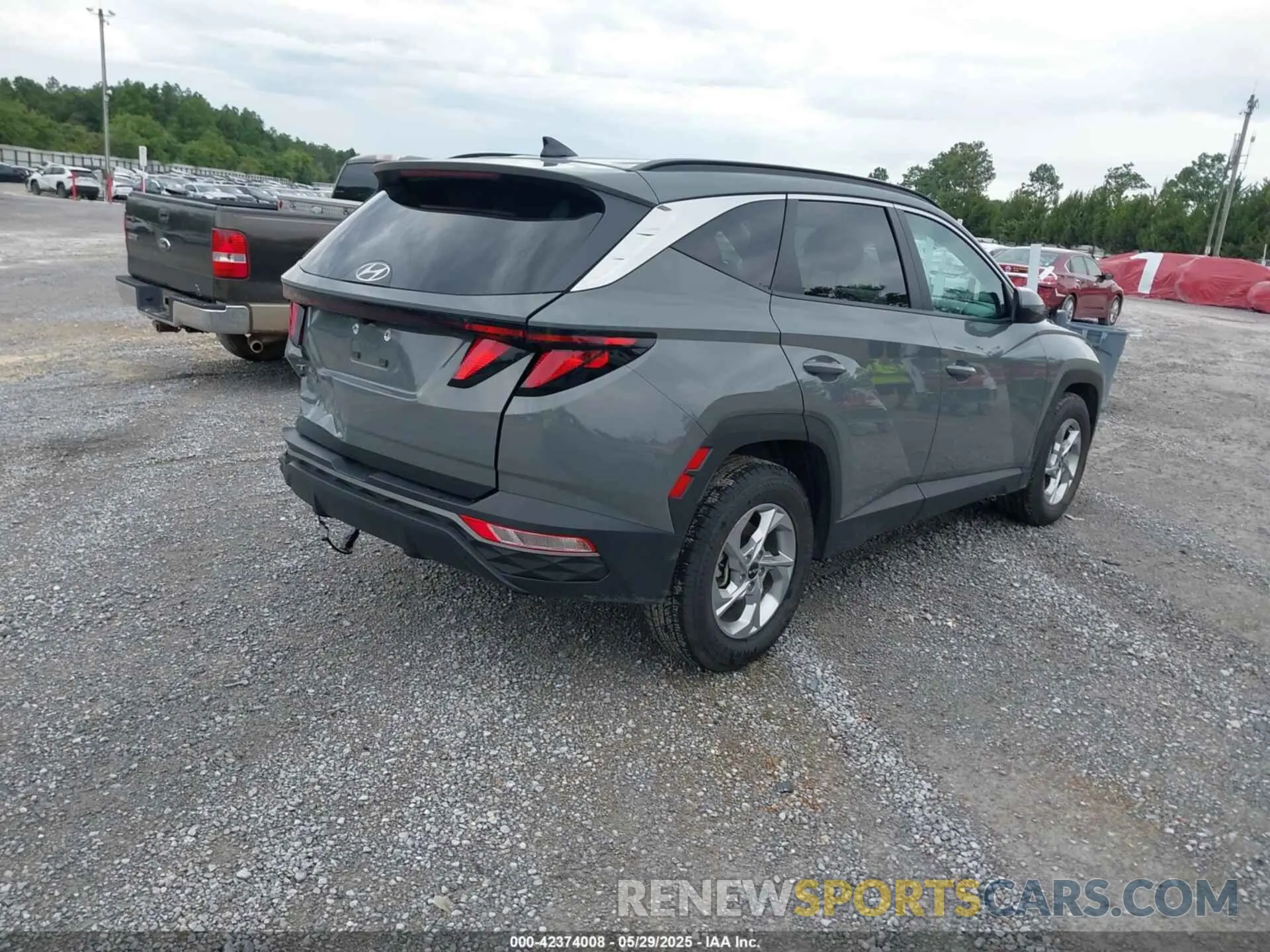 4 Photograph of a damaged car 5NMJB3DE5RH329392 HYUNDAI TUCSON 2024