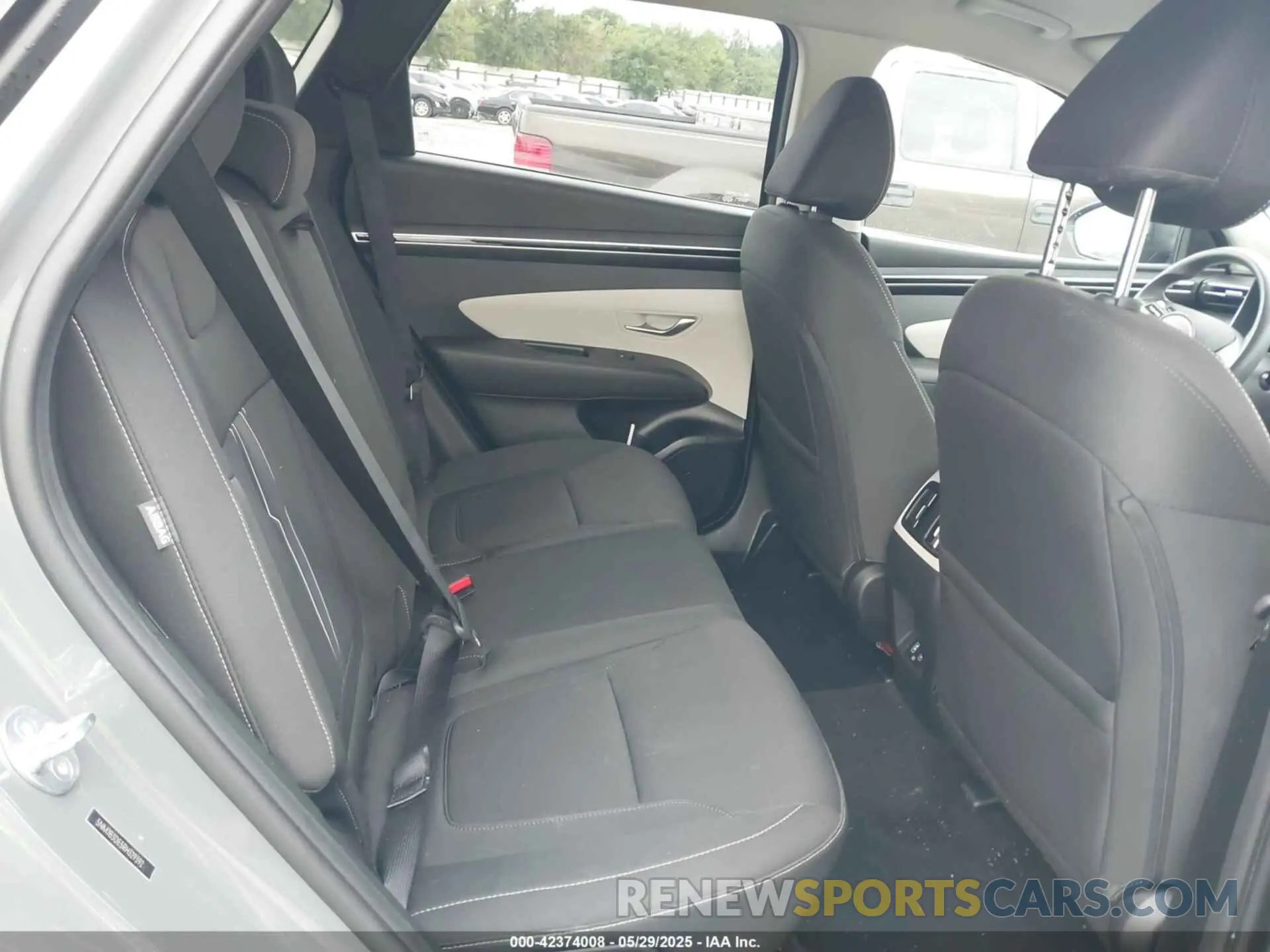 8 Photograph of a damaged car 5NMJB3DE5RH329392 HYUNDAI TUCSON 2024