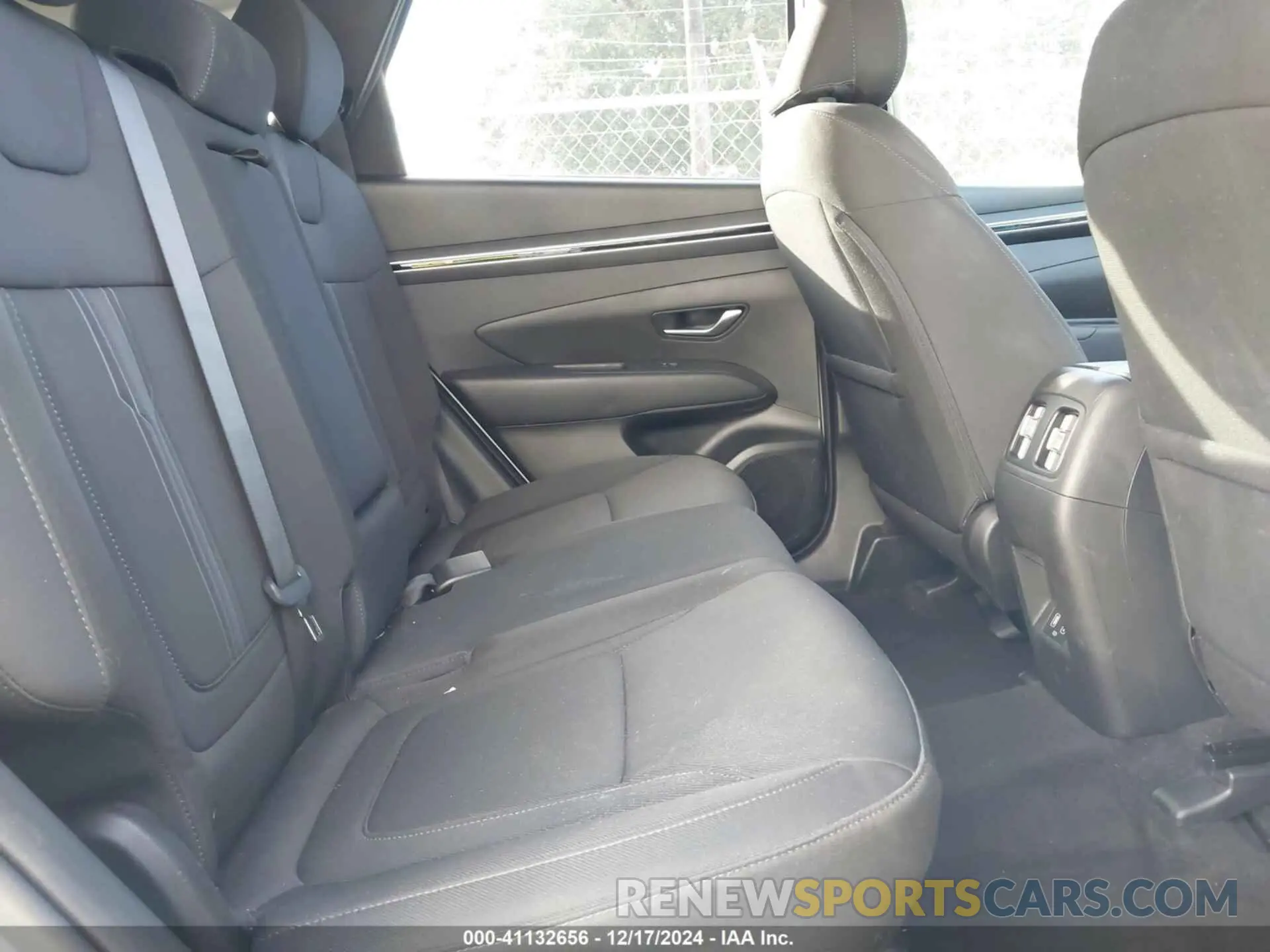 8 Photograph of a damaged car 5NMJB3DE5RH371478 HYUNDAI TUCSON 2024