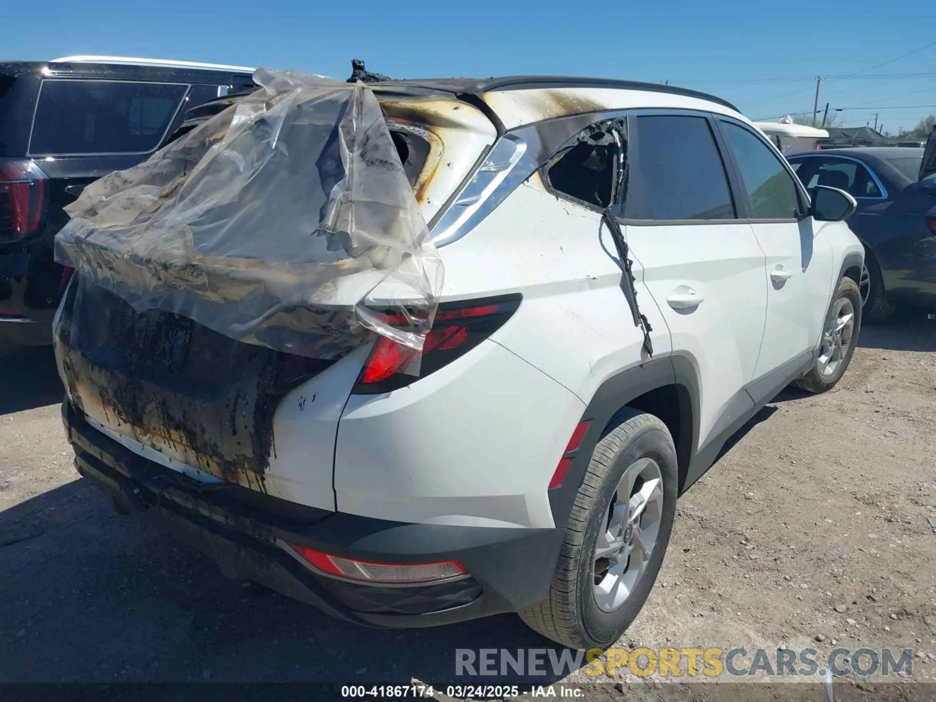 4 Photograph of a damaged car 5NMJB3DE5RH395876 HYUNDAI TUCSON 2024