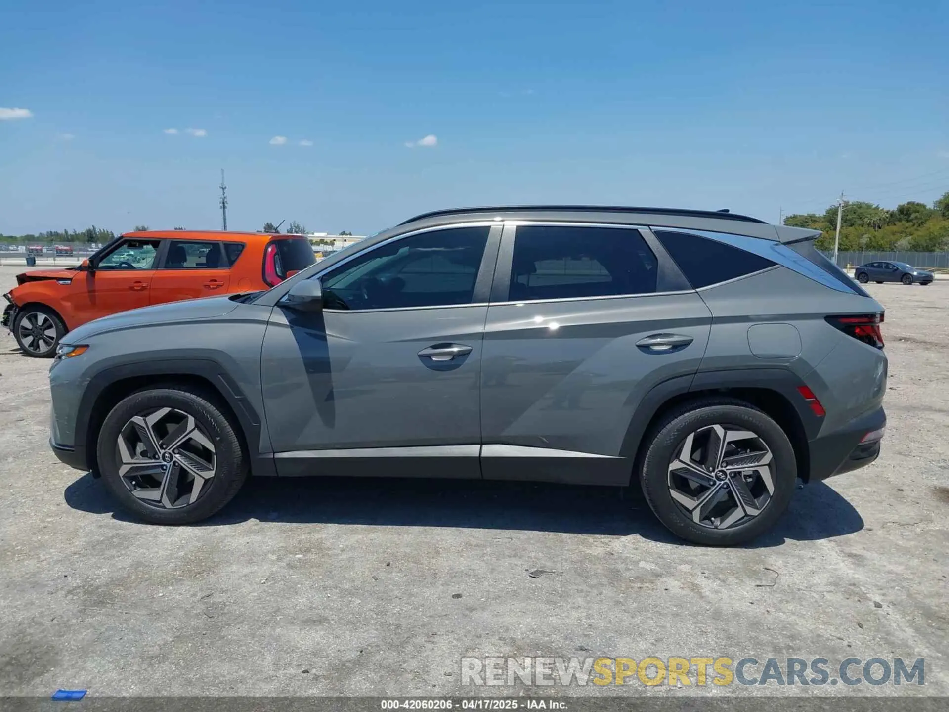 14 Photograph of a damaged car 5NMJB3DE5RH426267 HYUNDAI TUCSON 2024