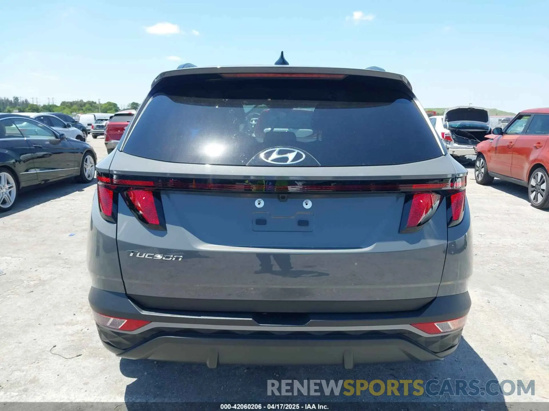 16 Photograph of a damaged car 5NMJB3DE5RH426267 HYUNDAI TUCSON 2024