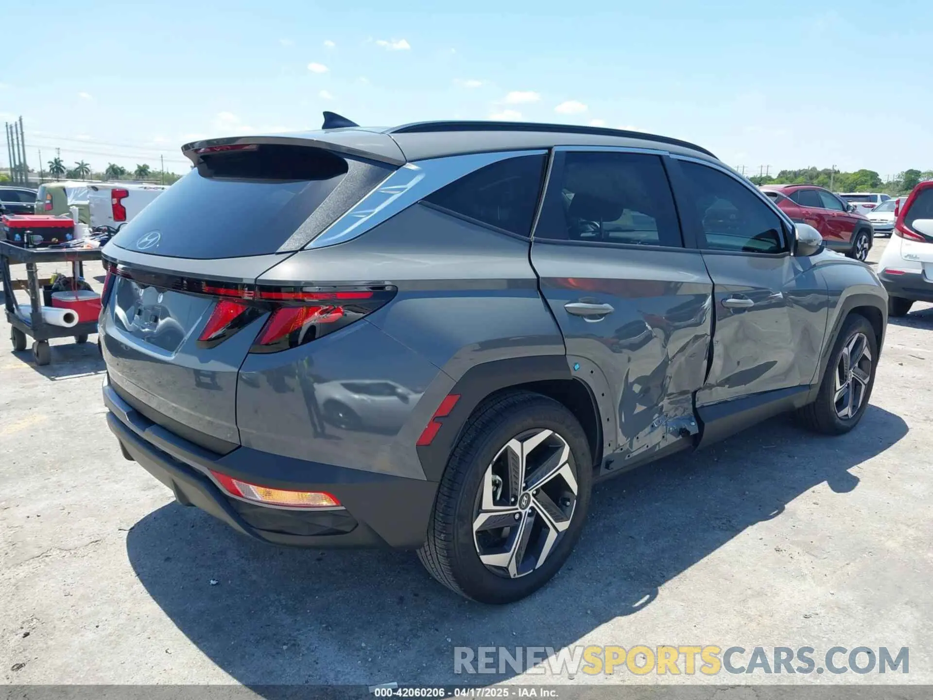 4 Photograph of a damaged car 5NMJB3DE5RH426267 HYUNDAI TUCSON 2024