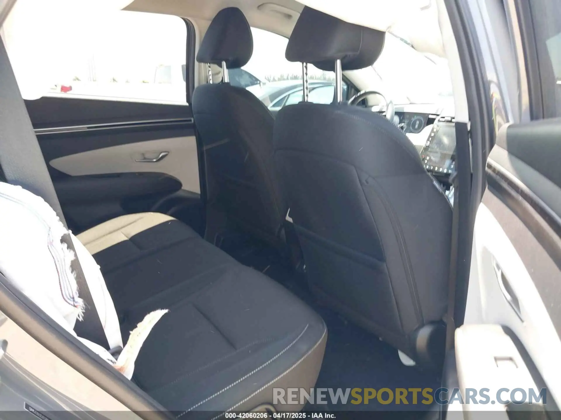 8 Photograph of a damaged car 5NMJB3DE5RH426267 HYUNDAI TUCSON 2024