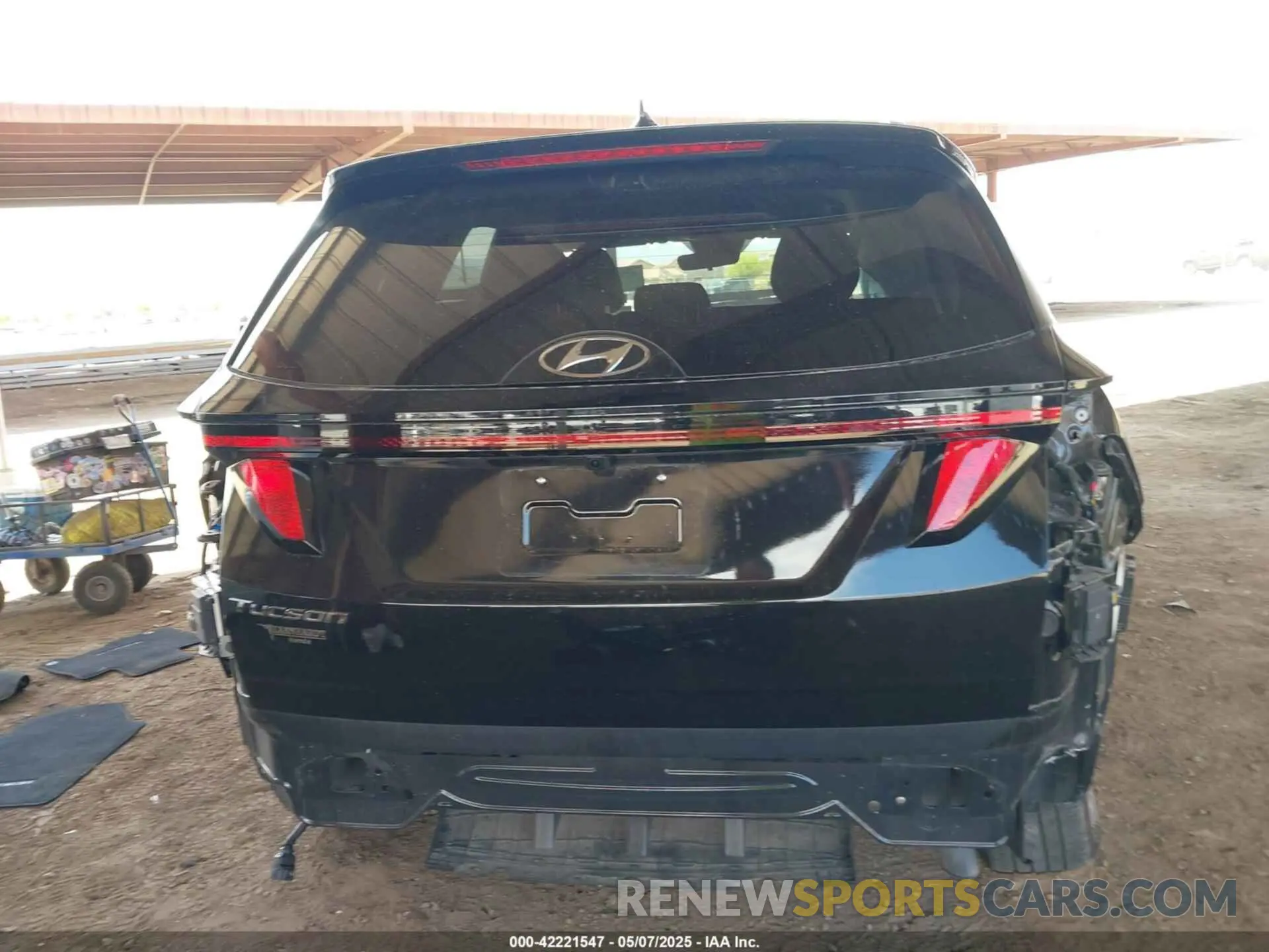 17 Photograph of a damaged car 5NMJB3DE6RH389505 HYUNDAI TUCSON 2024