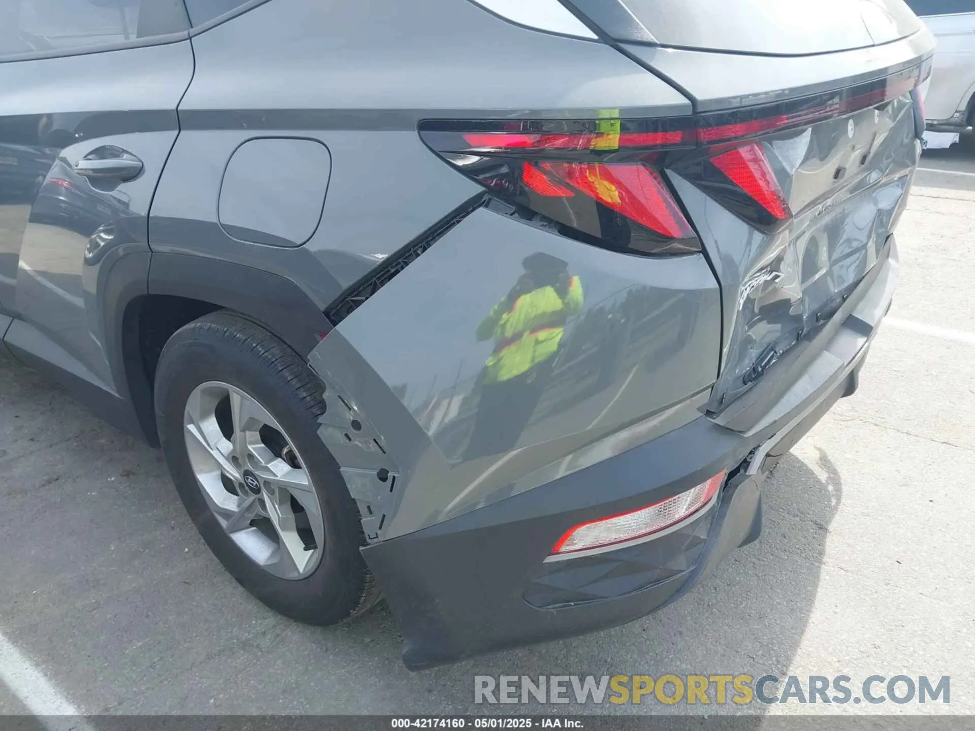17 Photograph of a damaged car 5NMJB3DE6RH390623 HYUNDAI TUCSON 2024