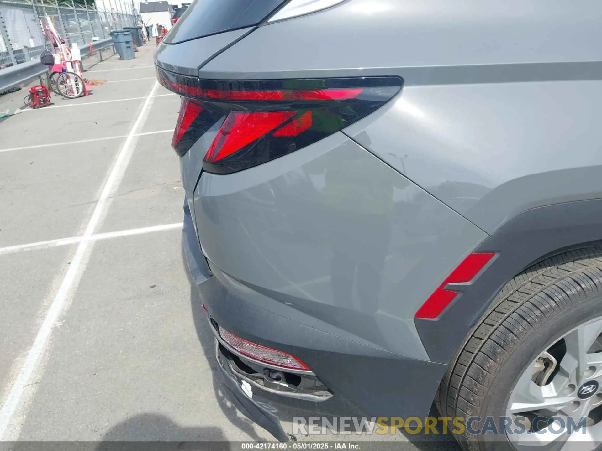 18 Photograph of a damaged car 5NMJB3DE6RH390623 HYUNDAI TUCSON 2024