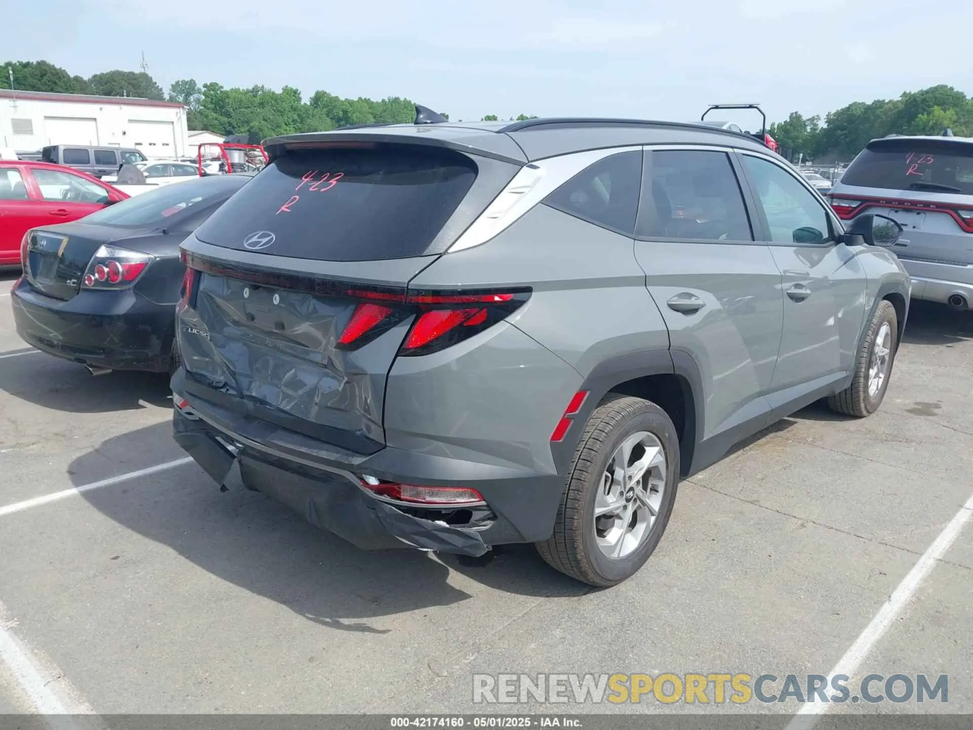 4 Photograph of a damaged car 5NMJB3DE6RH390623 HYUNDAI TUCSON 2024