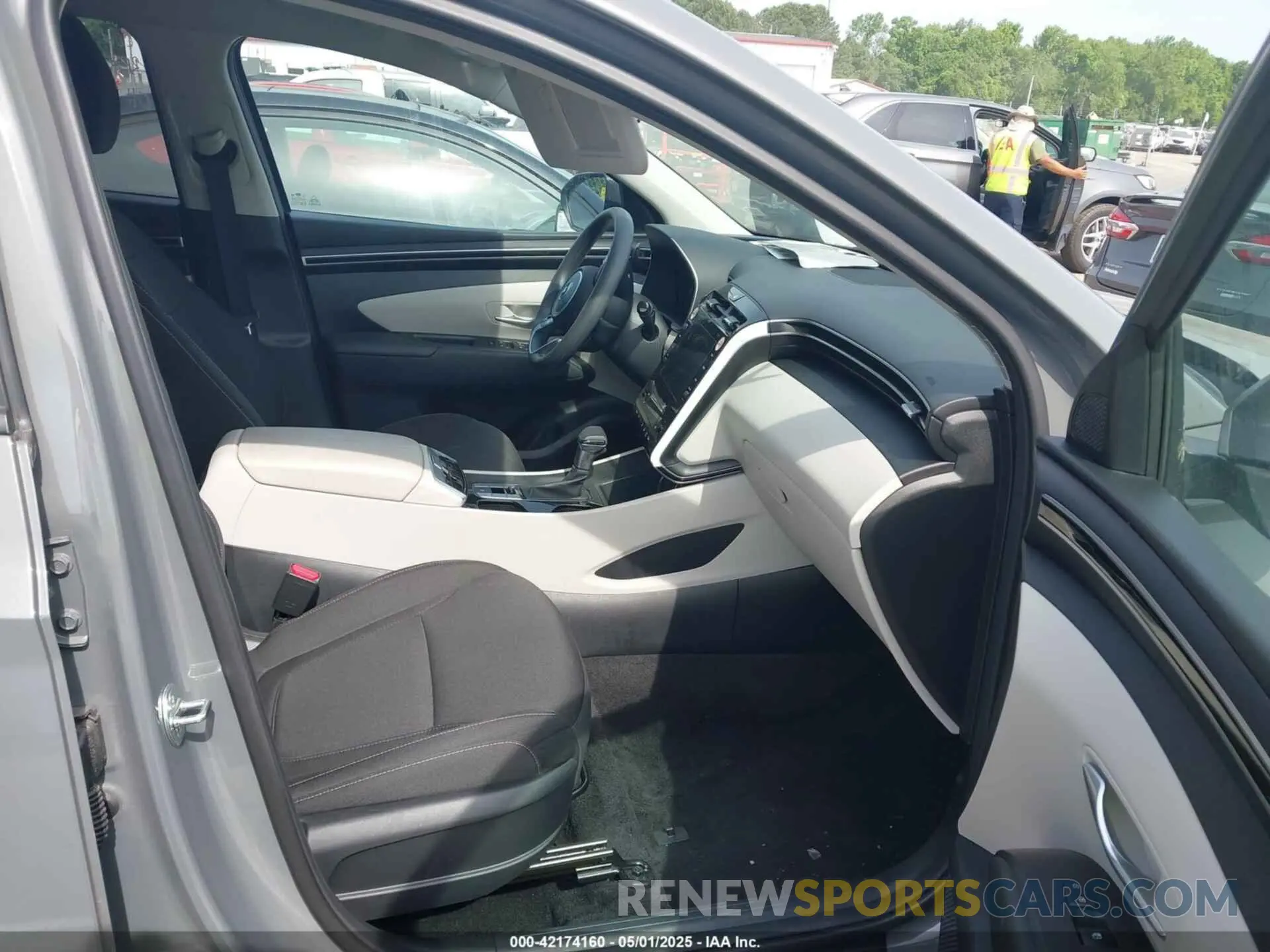 5 Photograph of a damaged car 5NMJB3DE6RH390623 HYUNDAI TUCSON 2024