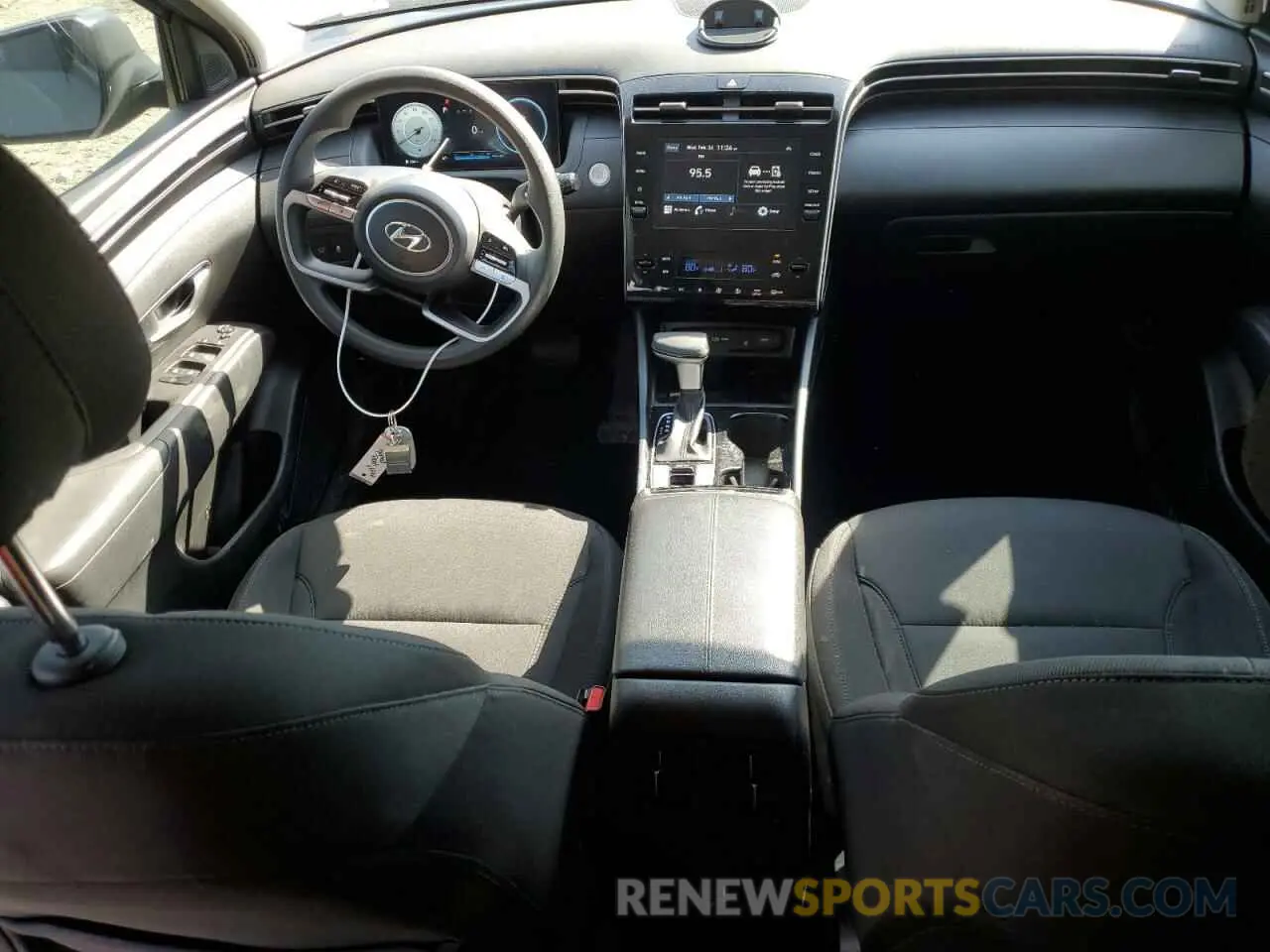 8 Photograph of a damaged car 5NMJB3DE6RH423992 HYUNDAI TUCSON 2024