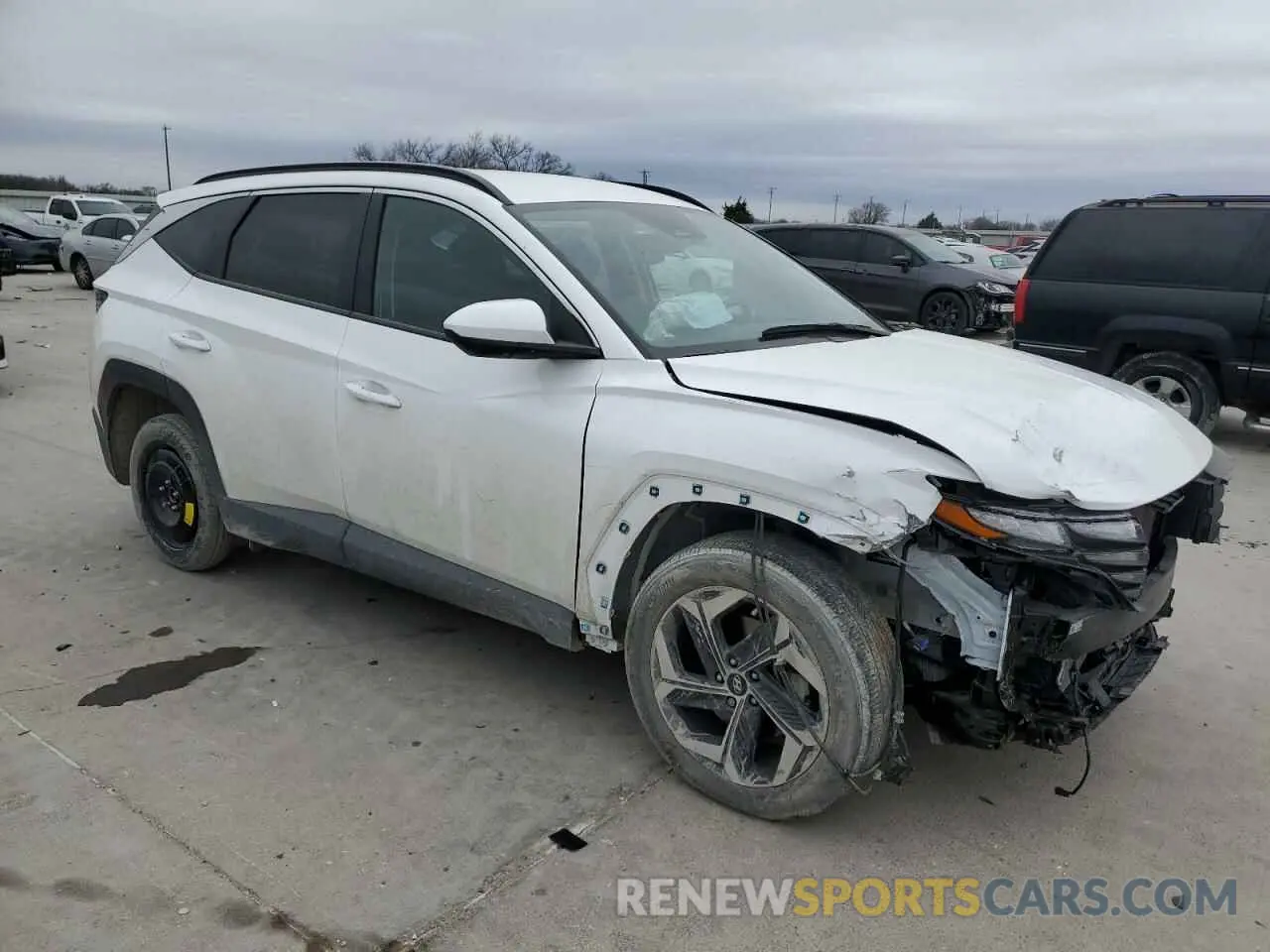 4 Photograph of a damaged car 5NMJB3DE6RH424401 HYUNDAI TUCSON 2024