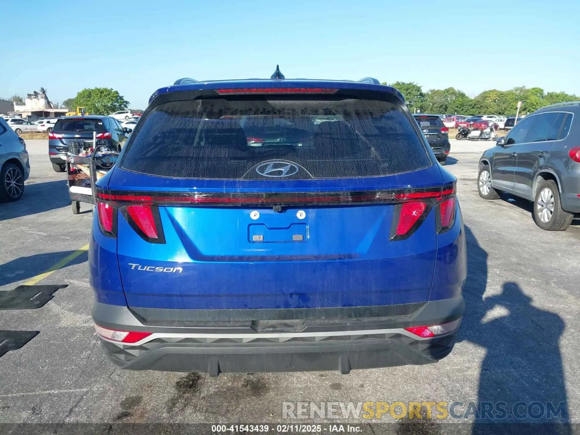 17 Photograph of a damaged car 5NMJB3DE7RH302534 HYUNDAI TUCSON 2024