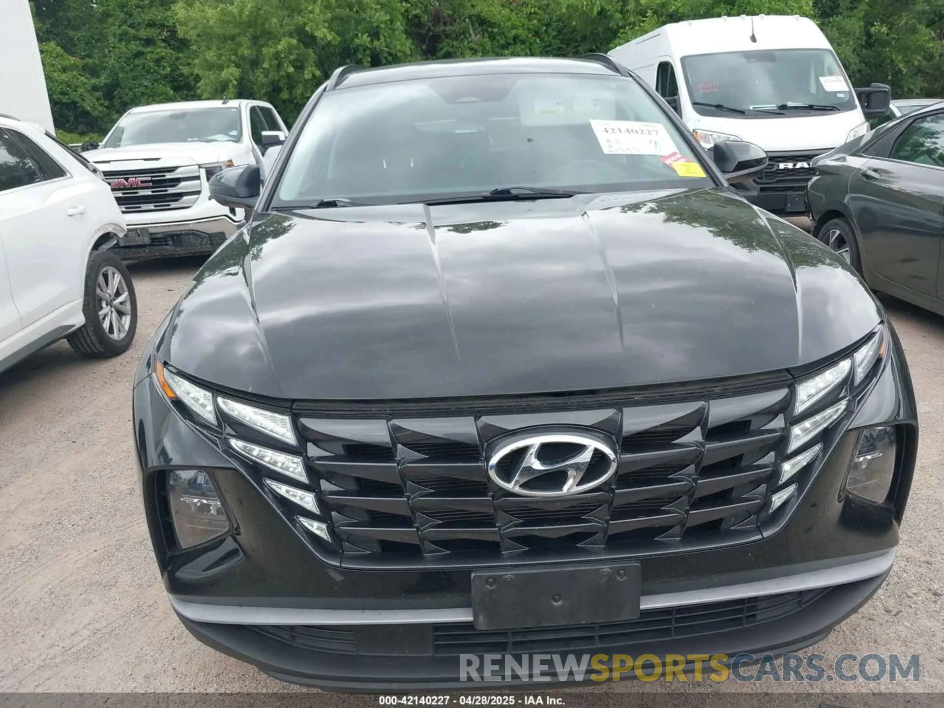 12 Photograph of a damaged car 5NMJB3DE7RH311380 HYUNDAI TUCSON 2024