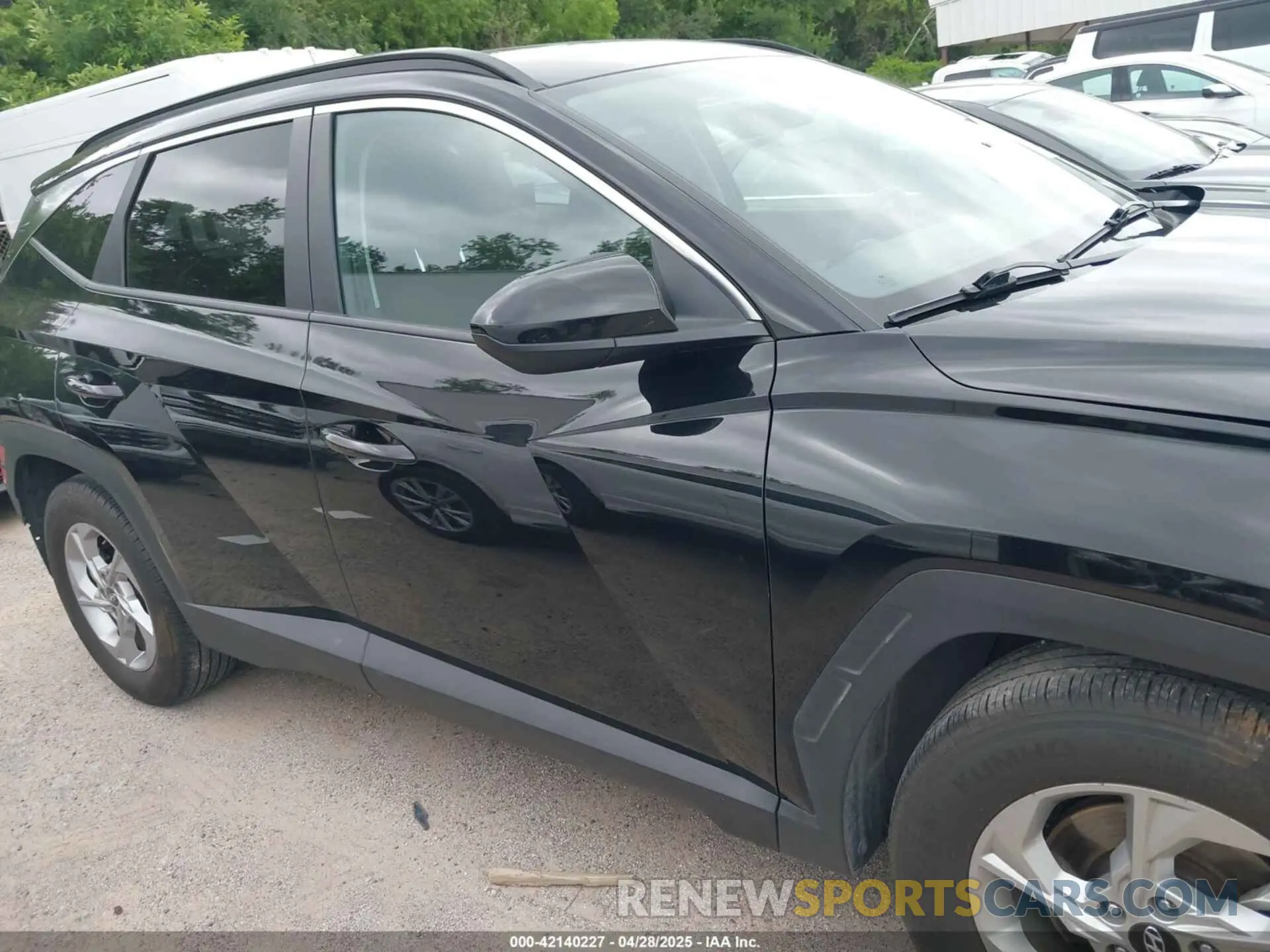 13 Photograph of a damaged car 5NMJB3DE7RH311380 HYUNDAI TUCSON 2024