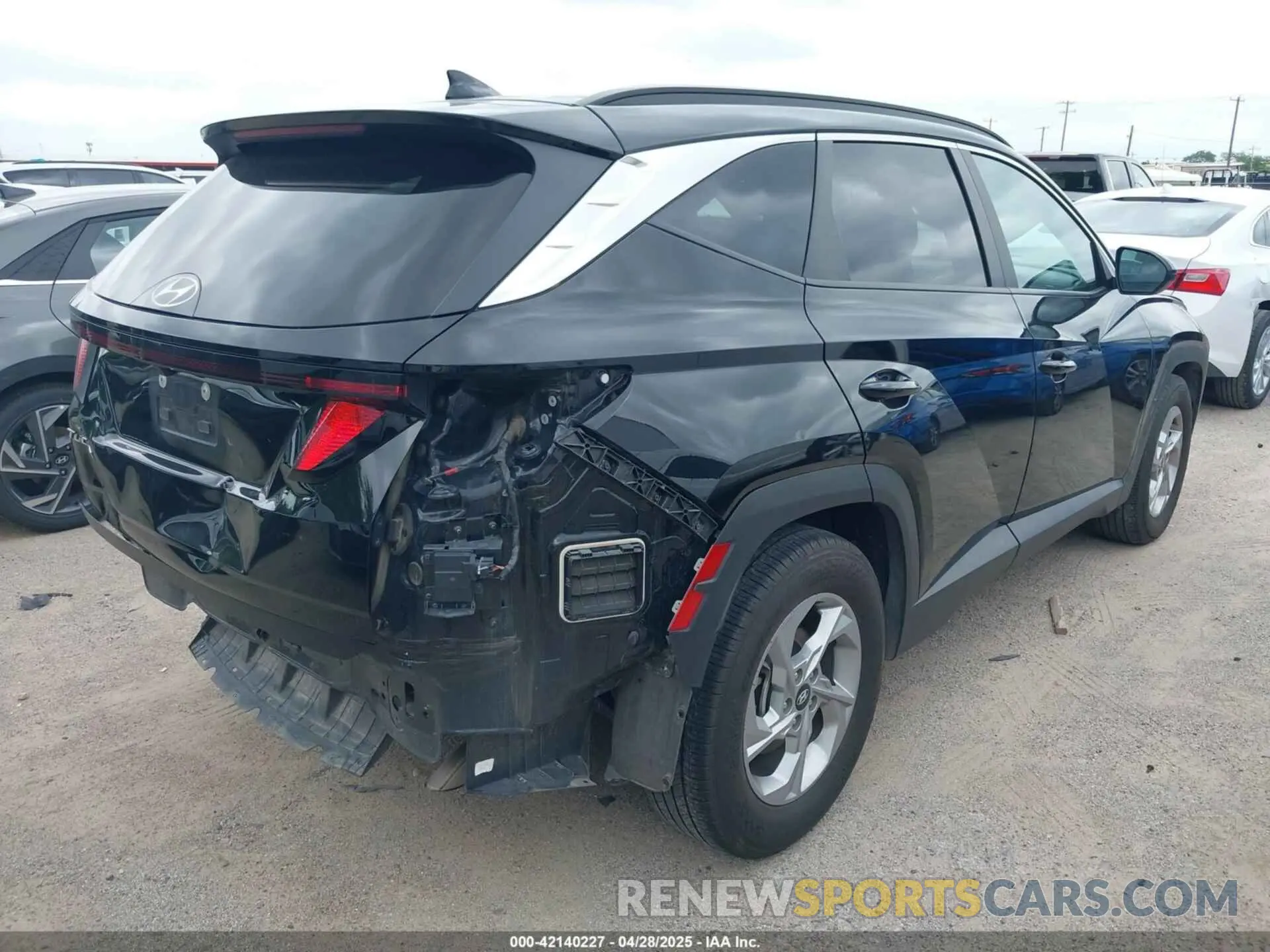 4 Photograph of a damaged car 5NMJB3DE7RH311380 HYUNDAI TUCSON 2024