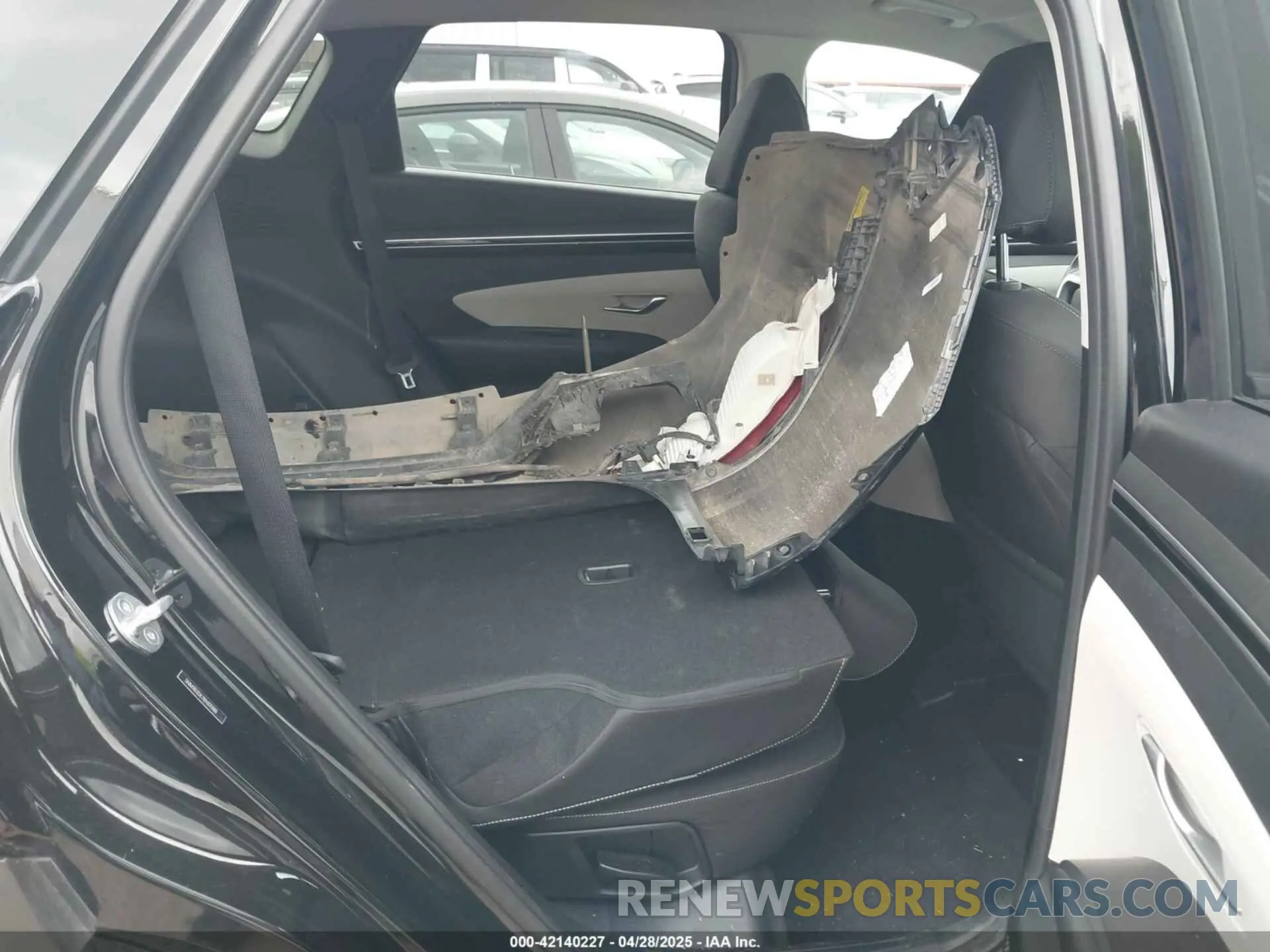 8 Photograph of a damaged car 5NMJB3DE7RH311380 HYUNDAI TUCSON 2024