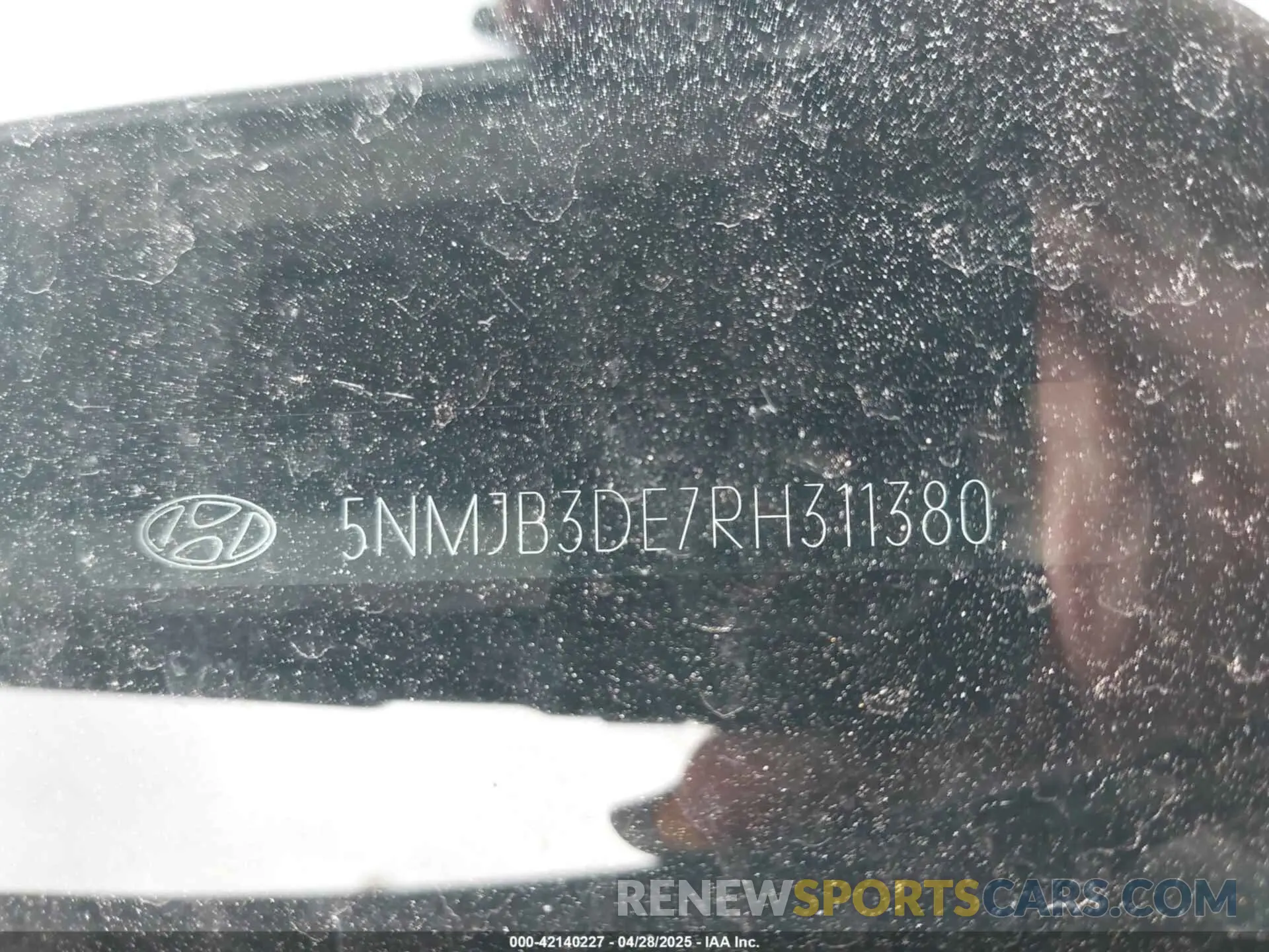 9 Photograph of a damaged car 5NMJB3DE7RH311380 HYUNDAI TUCSON 2024