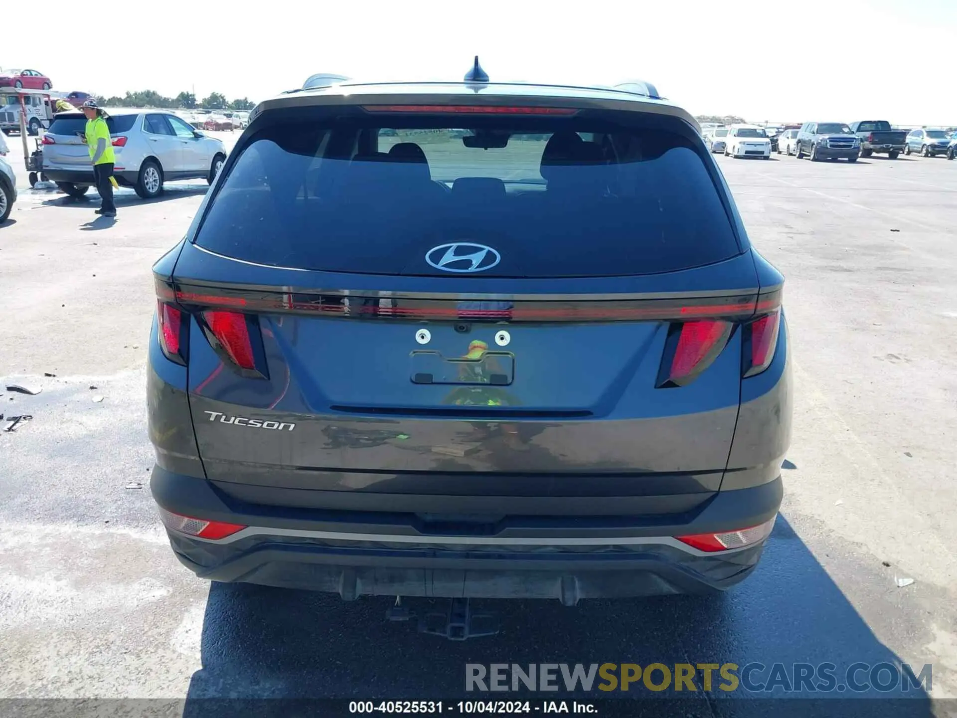 17 Photograph of a damaged car 5NMJB3DE7RH341947 HYUNDAI TUCSON 2024