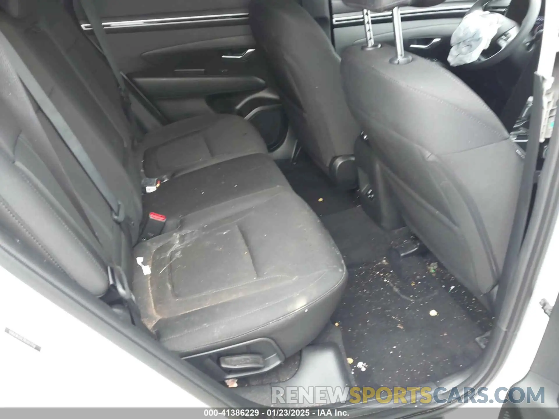 8 Photograph of a damaged car 5NMJB3DE7RH372356 HYUNDAI TUCSON 2024