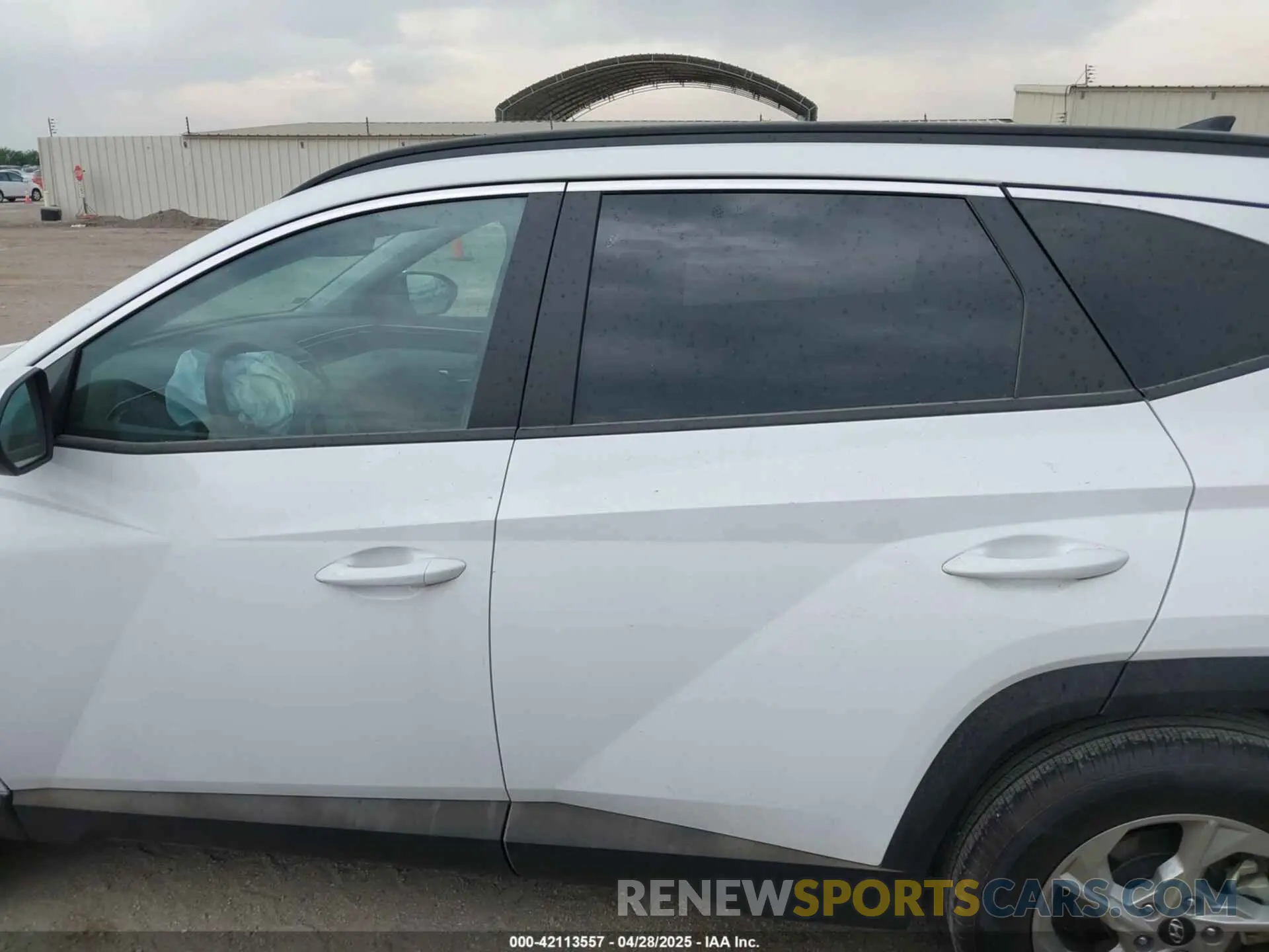 14 Photograph of a damaged car 5NMJB3DE7RH427985 HYUNDAI TUCSON 2024