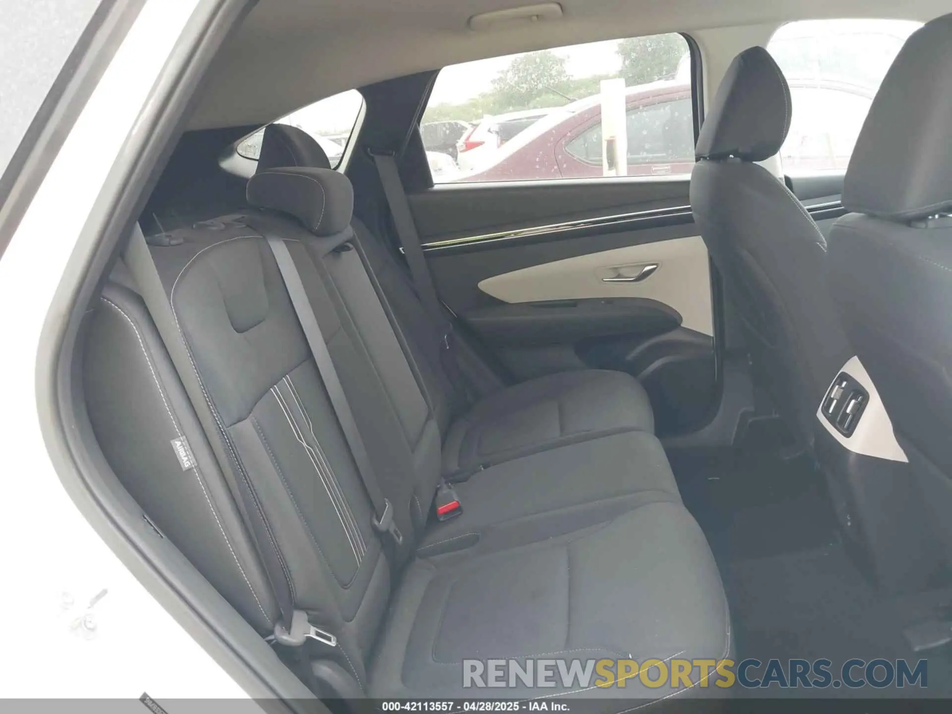 8 Photograph of a damaged car 5NMJB3DE7RH427985 HYUNDAI TUCSON 2024