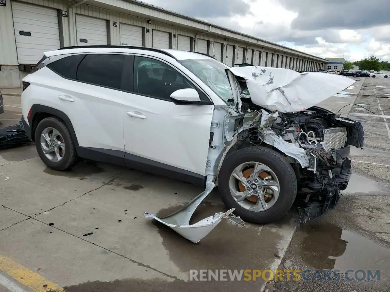 4 Photograph of a damaged car 5NMJB3DE8RH305359 HYUNDAI TUCSON 2024