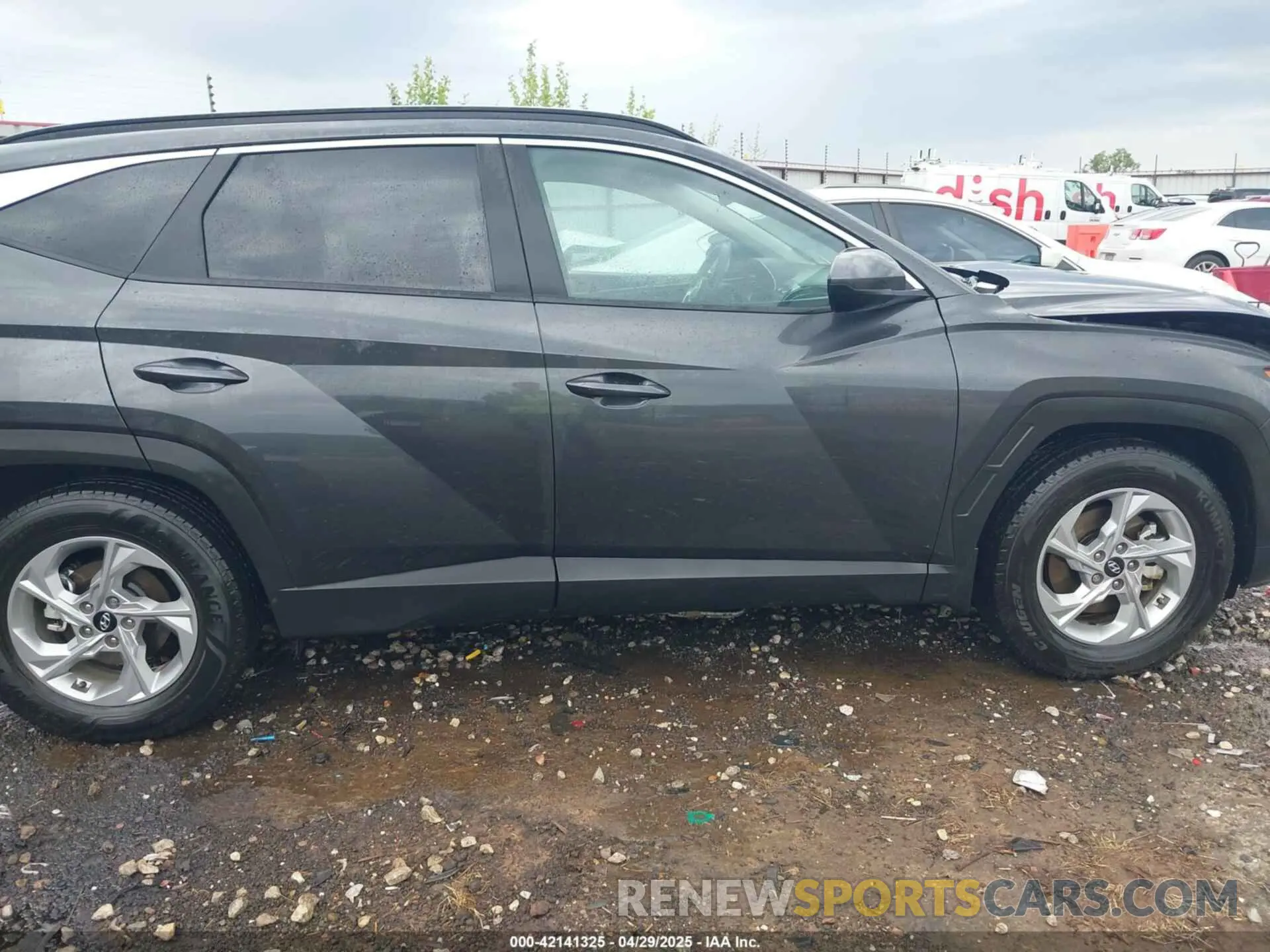 14 Photograph of a damaged car 5NMJB3DE9RH320419 HYUNDAI TUCSON 2024