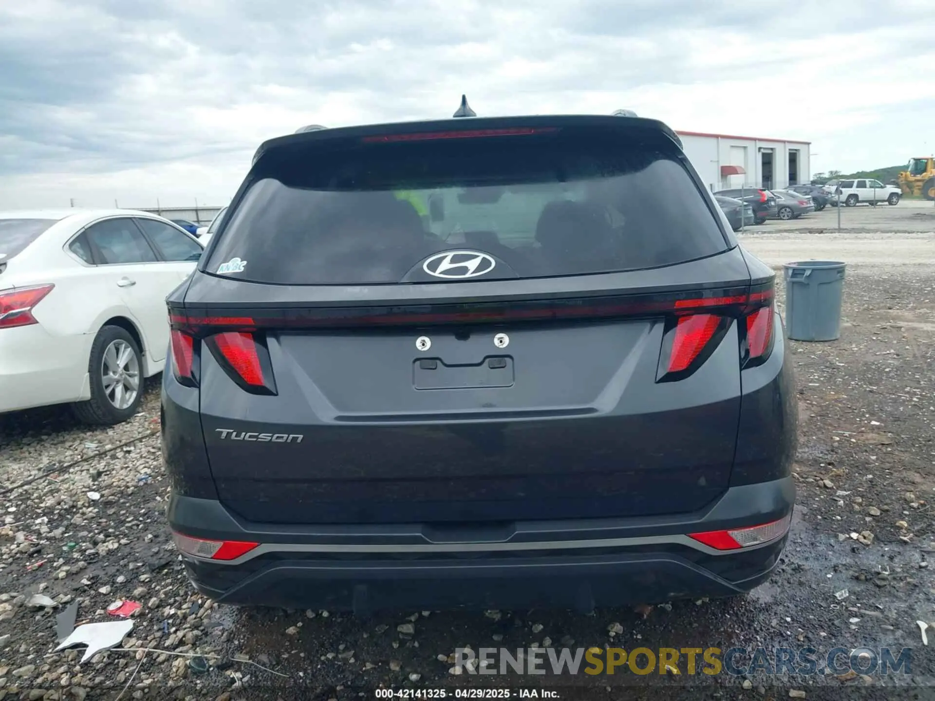 17 Photograph of a damaged car 5NMJB3DE9RH320419 HYUNDAI TUCSON 2024