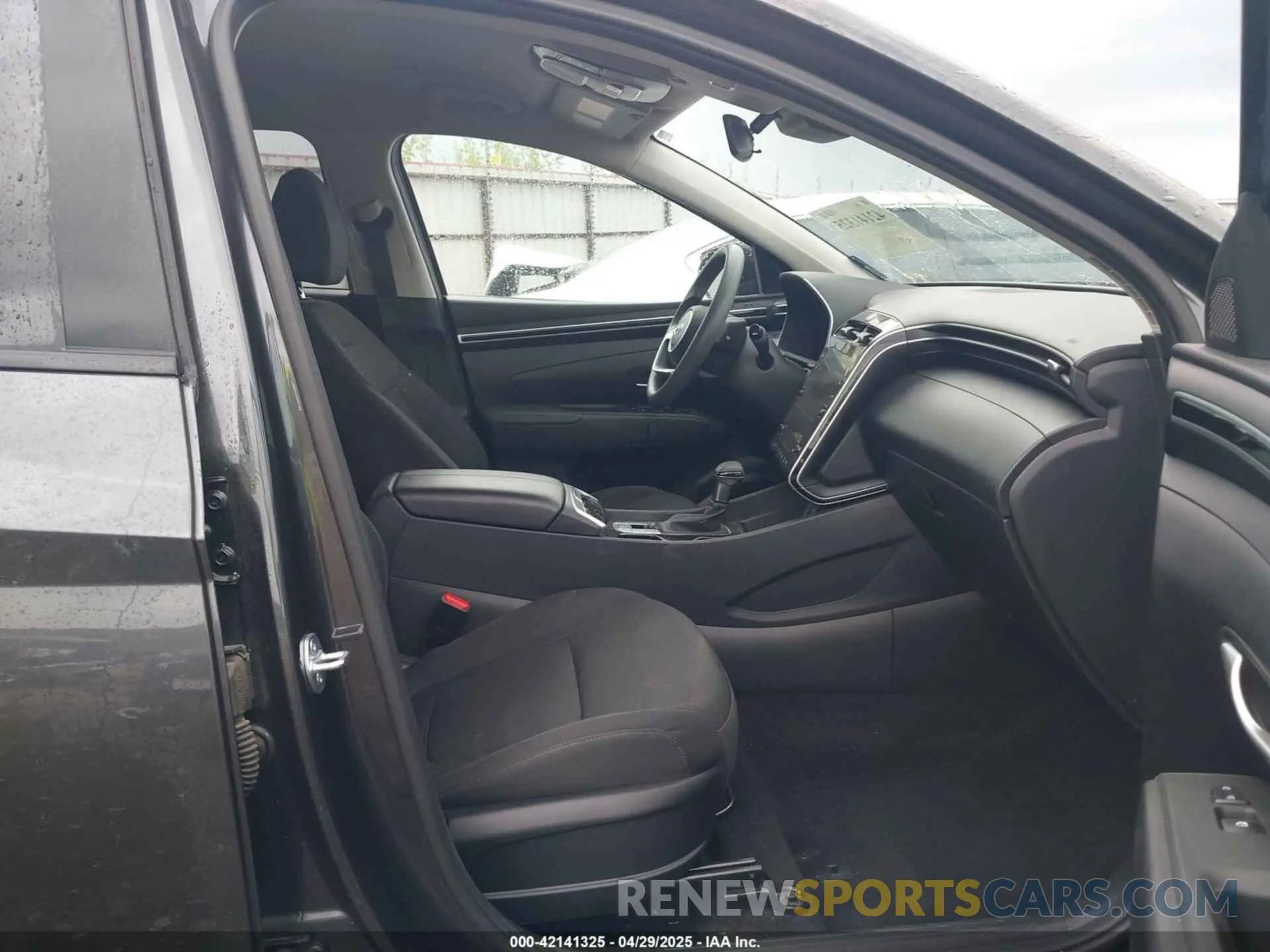 5 Photograph of a damaged car 5NMJB3DE9RH320419 HYUNDAI TUCSON 2024