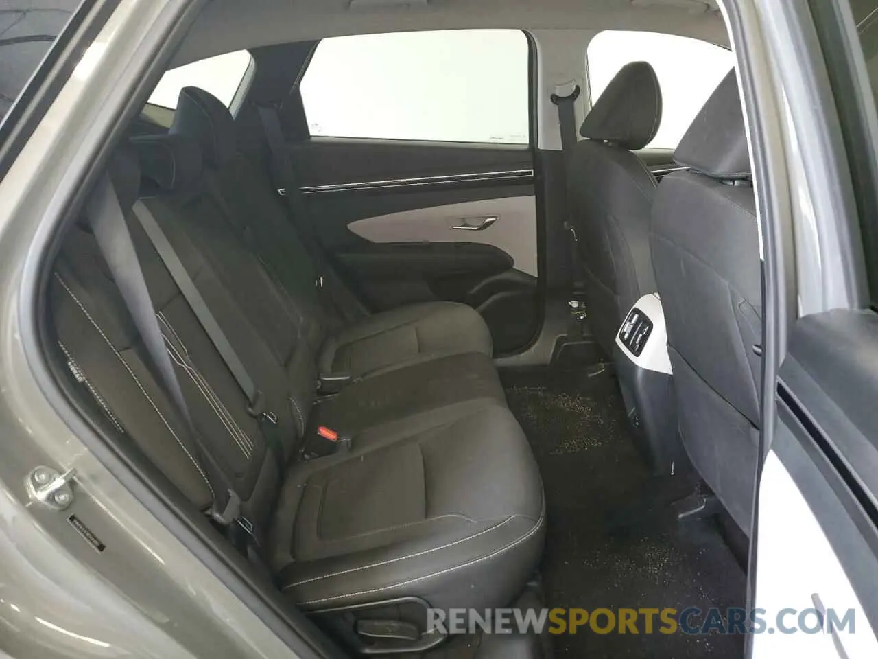 11 Photograph of a damaged car 5NMJB3DE9RH344803 HYUNDAI TUCSON 2024