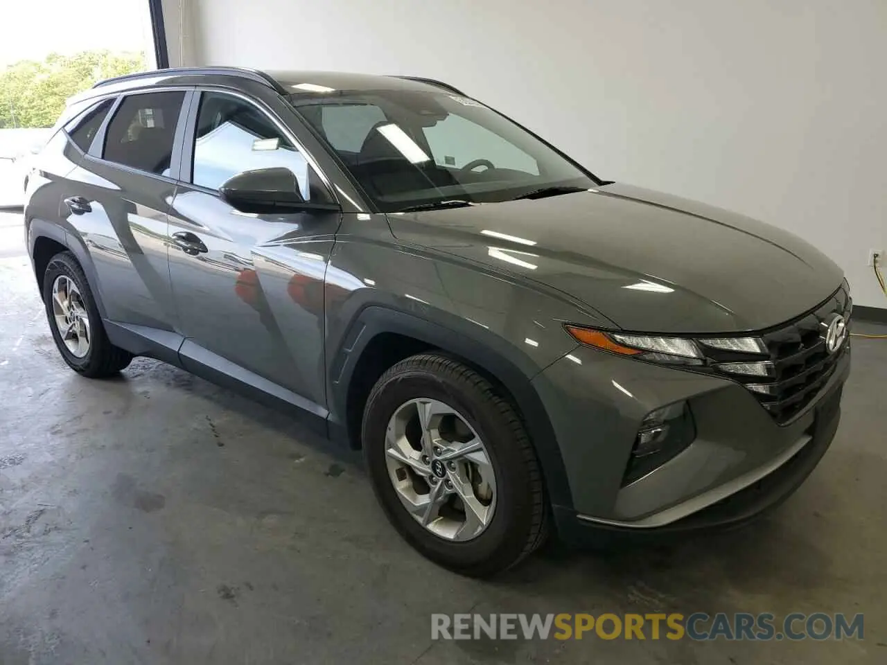 4 Photograph of a damaged car 5NMJB3DE9RH344803 HYUNDAI TUCSON 2024