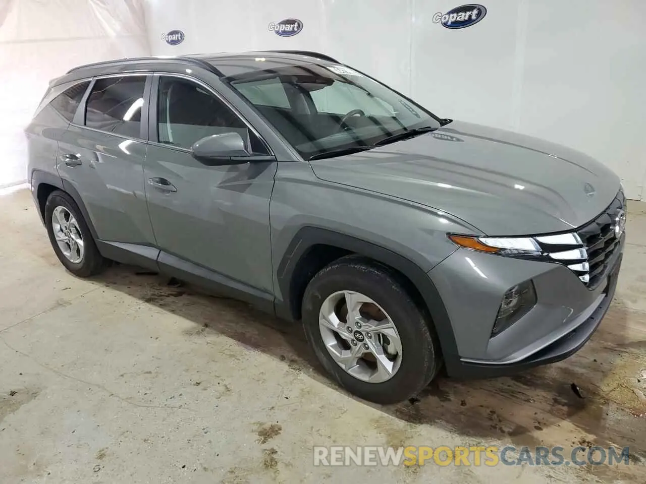 4 Photograph of a damaged car 5NMJB3DE9RH409925 HYUNDAI TUCSON 2024