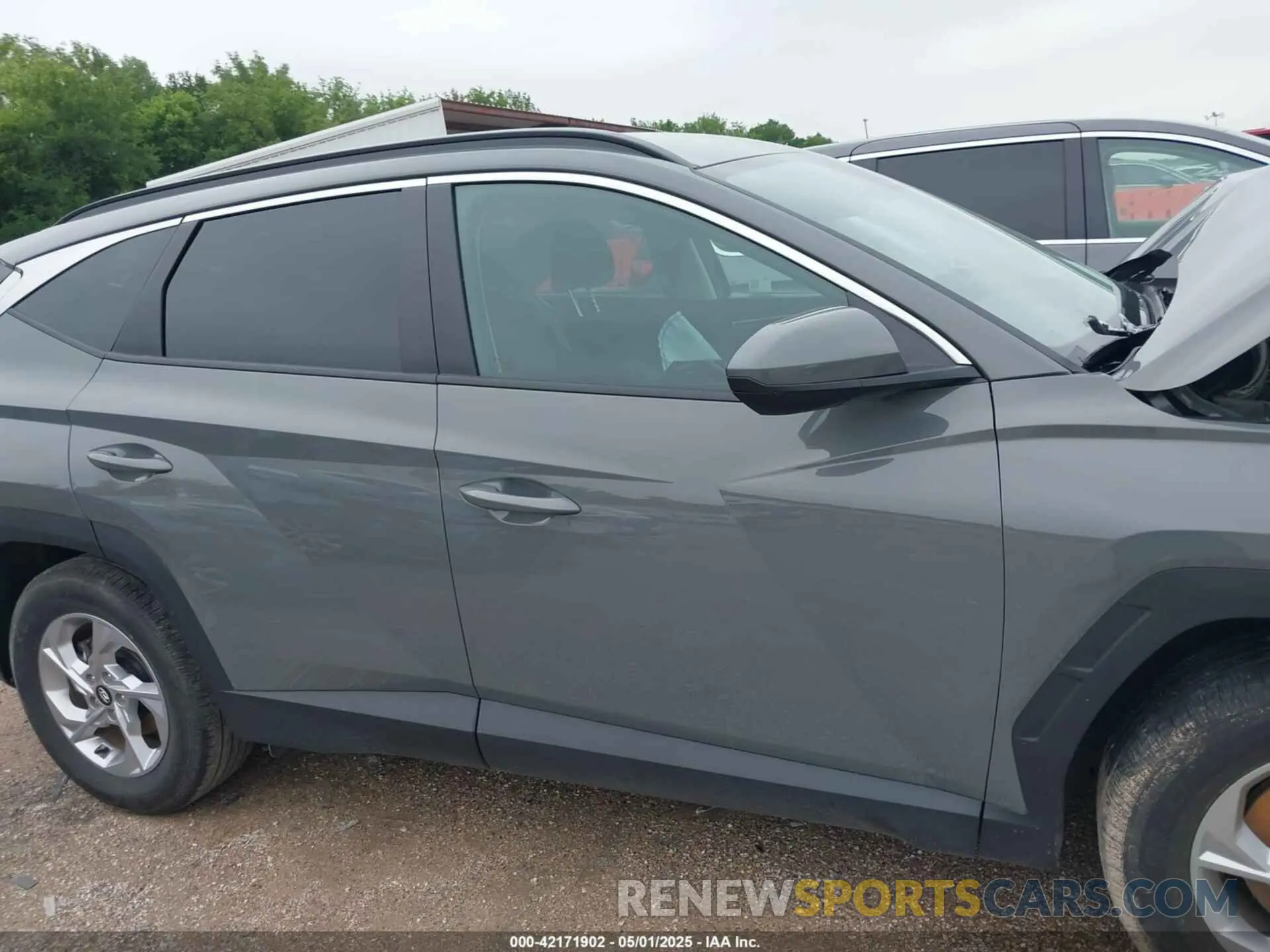 13 Photograph of a damaged car 5NMJB3DEXRH402840 HYUNDAI TUCSON 2024