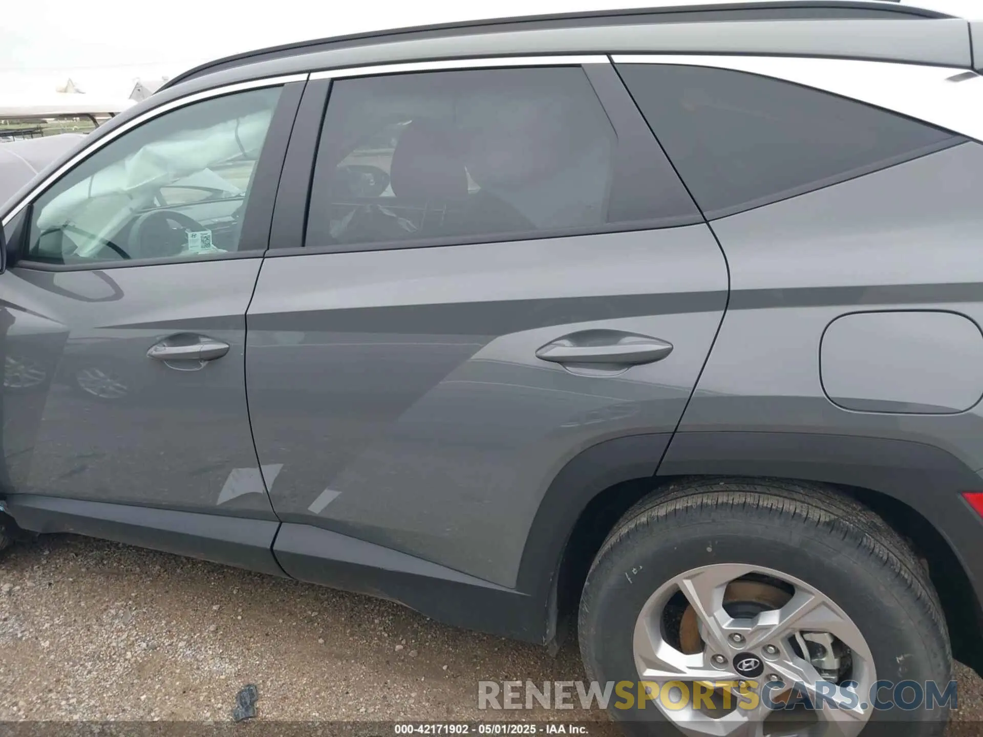 14 Photograph of a damaged car 5NMJB3DEXRH402840 HYUNDAI TUCSON 2024