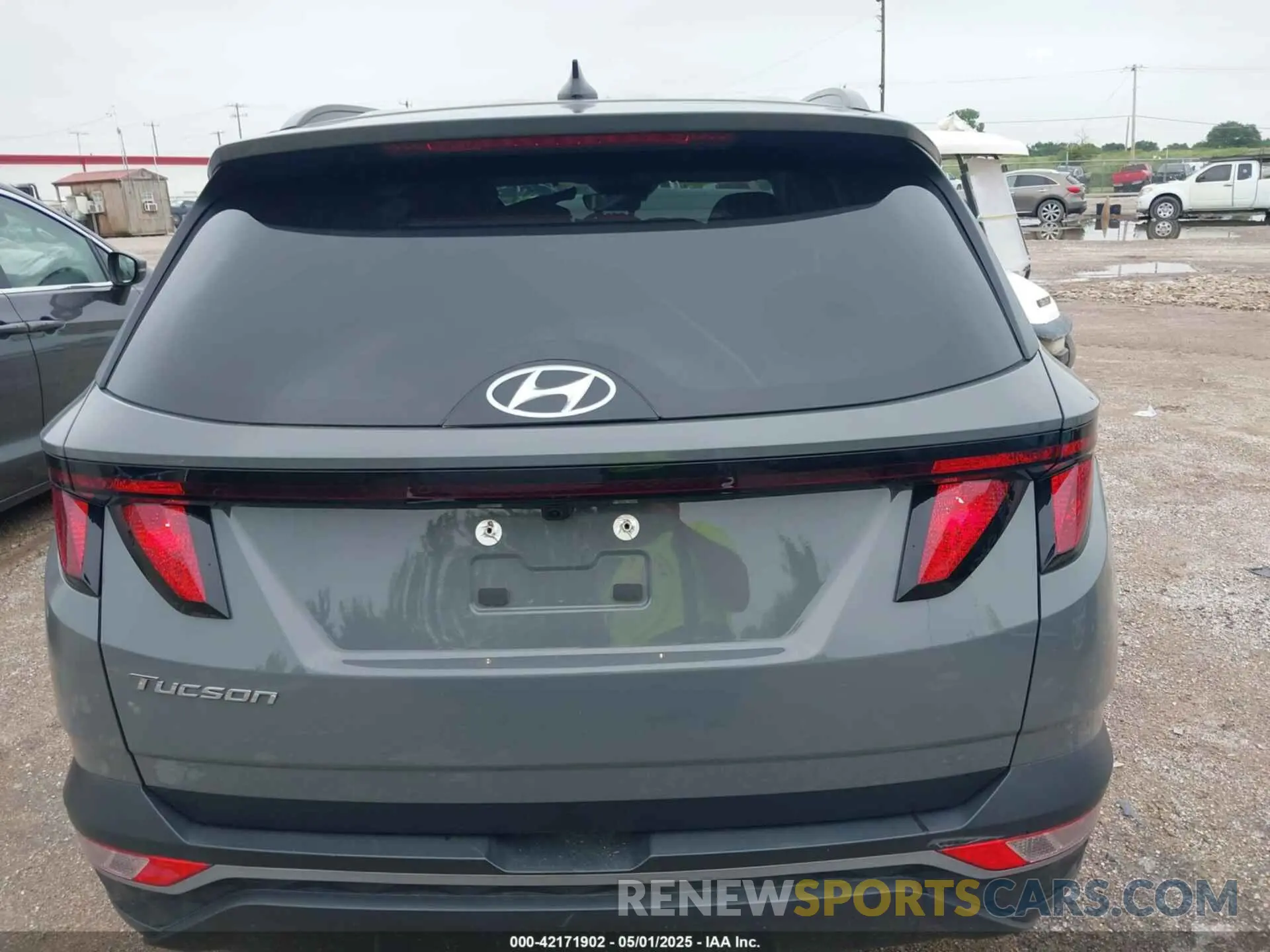 16 Photograph of a damaged car 5NMJB3DEXRH402840 HYUNDAI TUCSON 2024