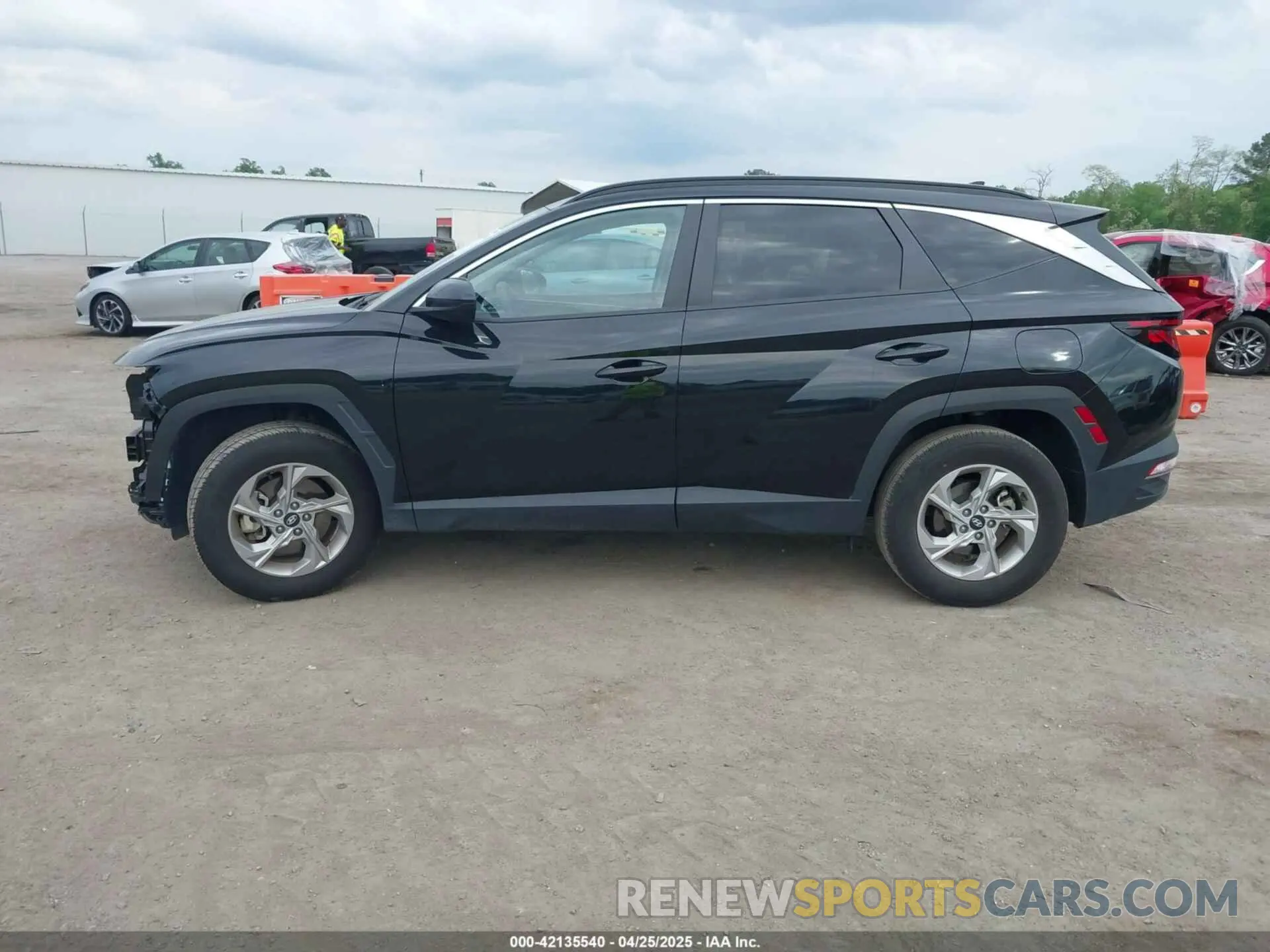 14 Photograph of a damaged car 5NMJBCDE0RH297158 HYUNDAI TUCSON 2024