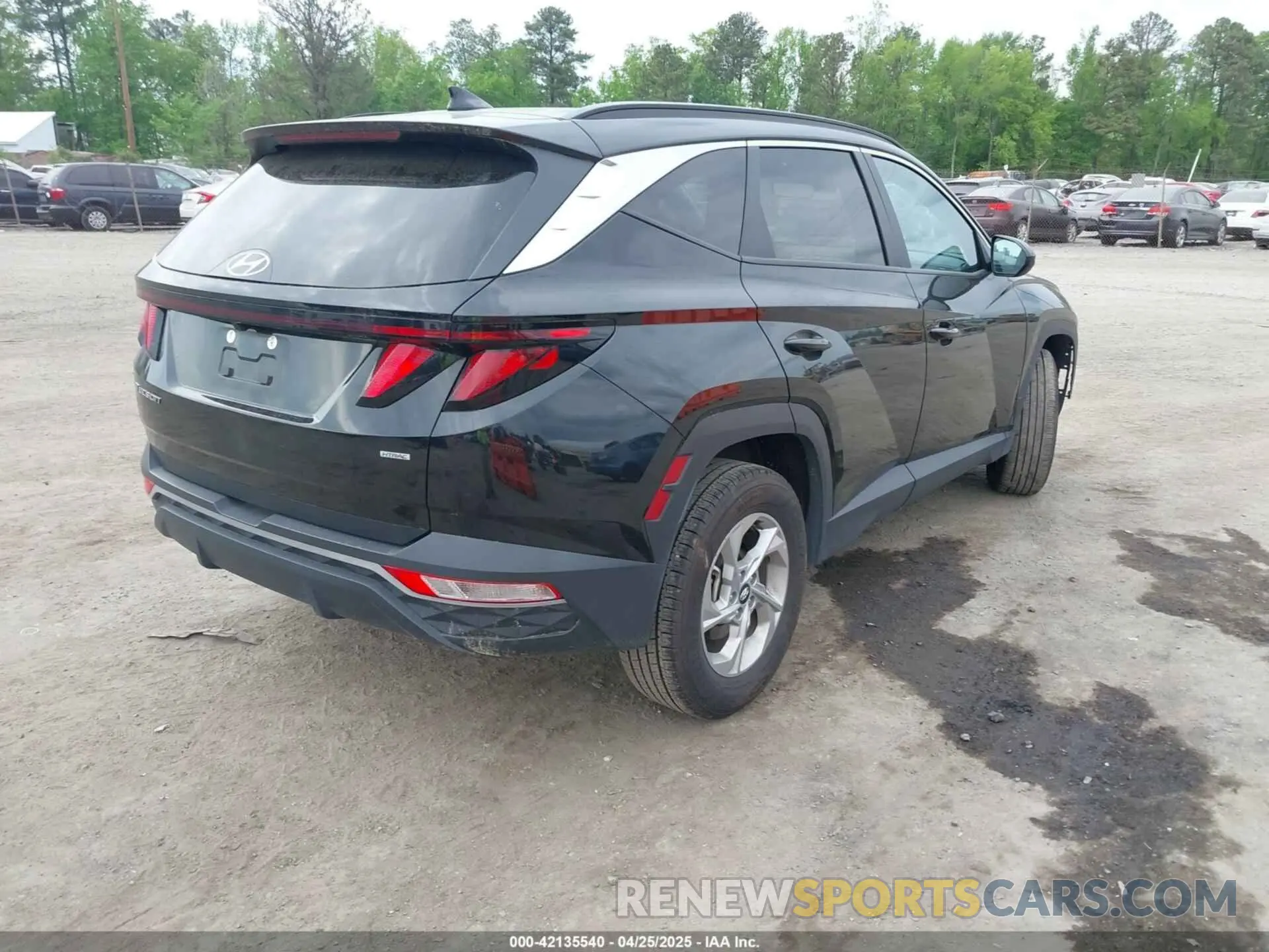 4 Photograph of a damaged car 5NMJBCDE0RH297158 HYUNDAI TUCSON 2024