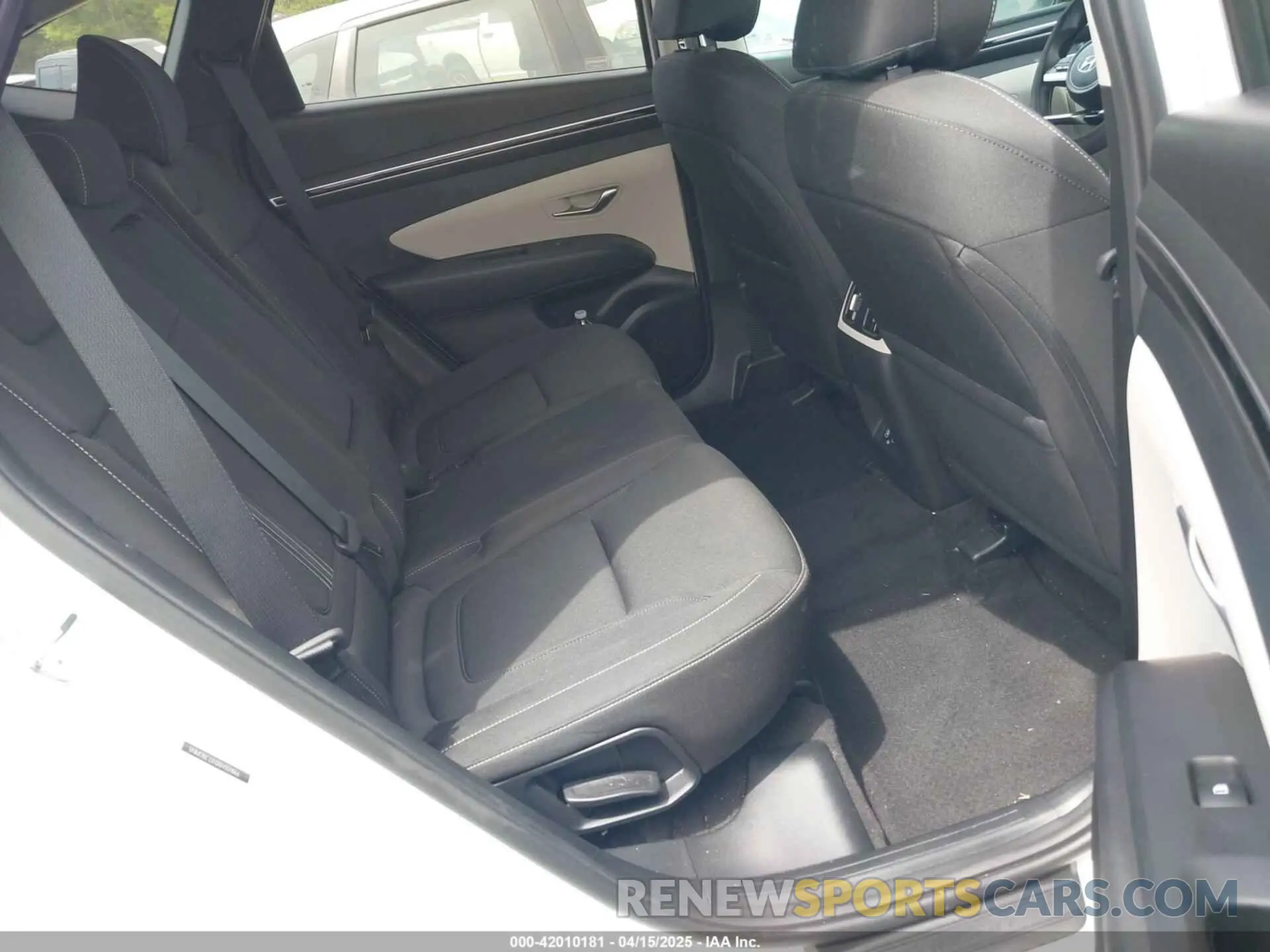8 Photograph of a damaged car 5NMJBCDE0RH301466 HYUNDAI TUCSON 2024