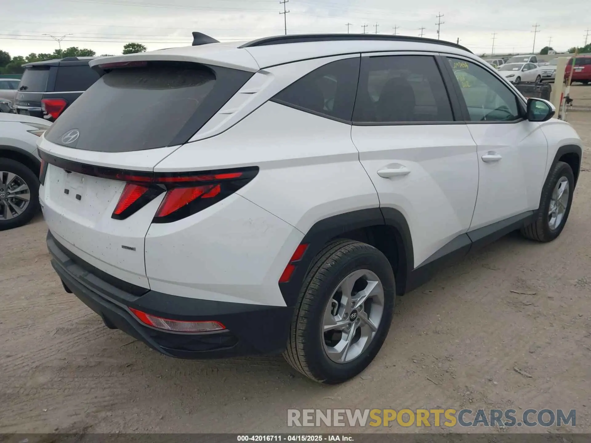 4 Photograph of a damaged car 5NMJBCDE0RH308868 HYUNDAI TUCSON 2024