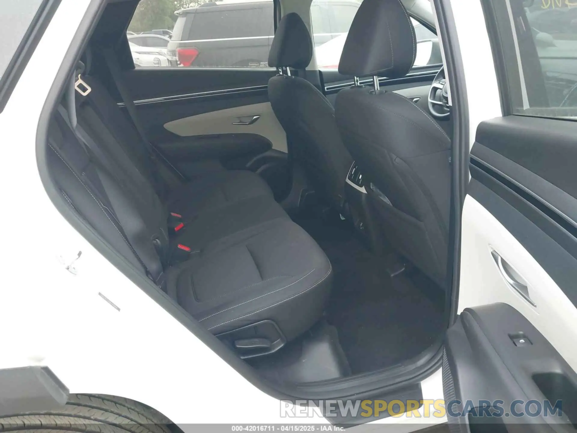 8 Photograph of a damaged car 5NMJBCDE0RH308868 HYUNDAI TUCSON 2024