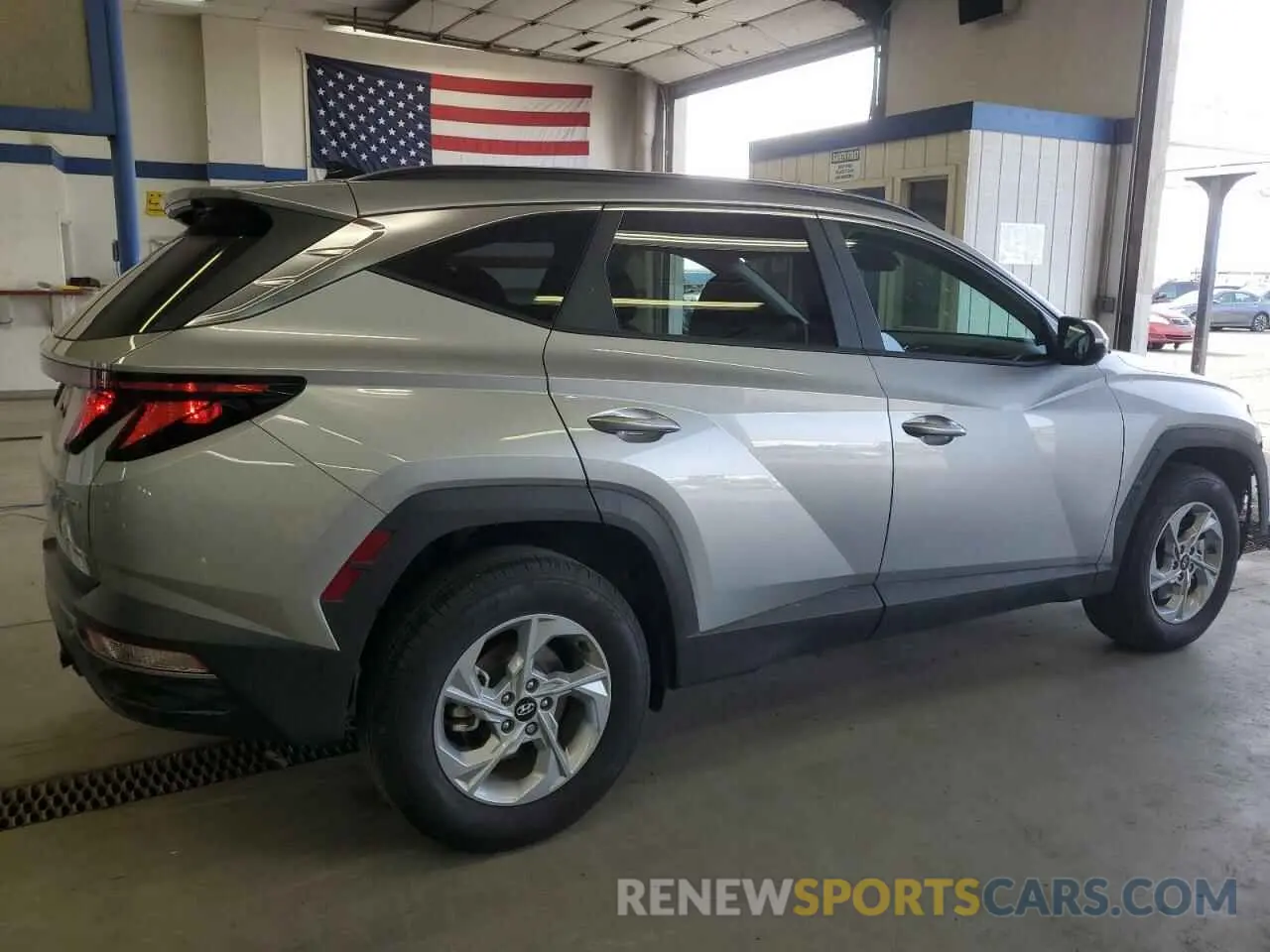 3 Photograph of a damaged car 5NMJBCDE0RH337433 HYUNDAI TUCSON 2024
