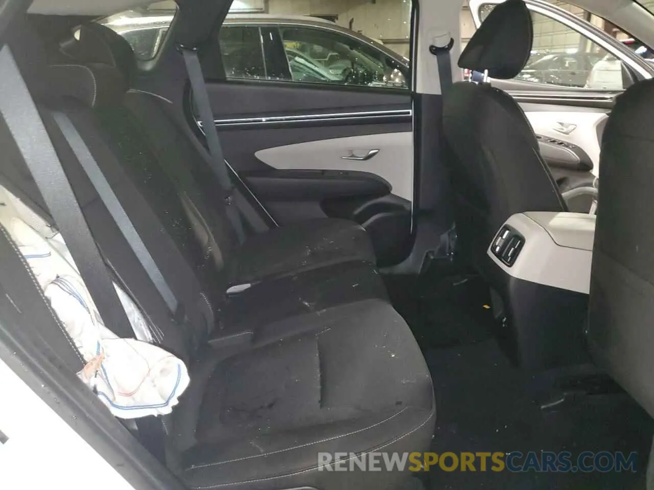 11 Photograph of a damaged car 5NMJBCDE0RH340140 HYUNDAI TUCSON 2024