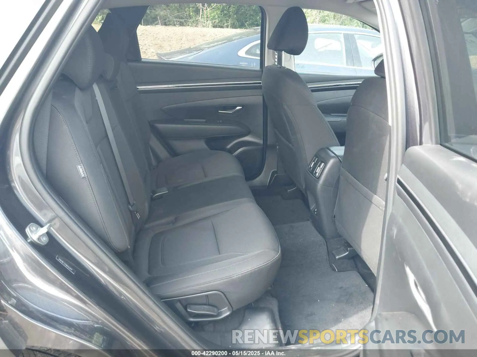 8 Photograph of a damaged car 5NMJBCDE0RH352997 HYUNDAI TUCSON 2024