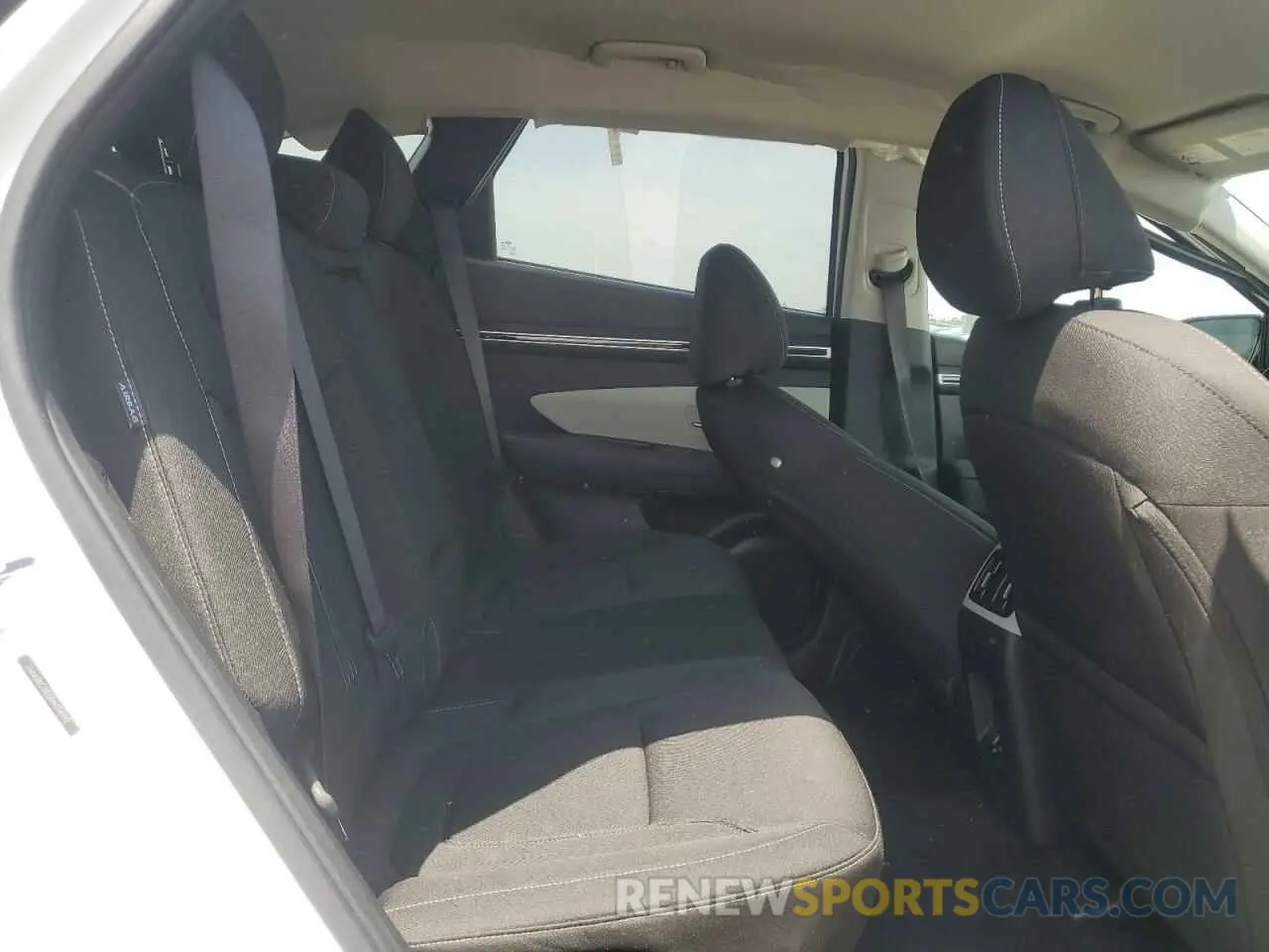 11 Photograph of a damaged car 5NMJBCDE0RH354782 HYUNDAI TUCSON 2024