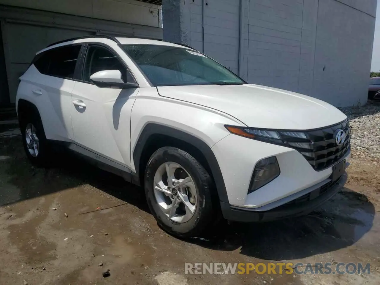 4 Photograph of a damaged car 5NMJBCDE0RH354782 HYUNDAI TUCSON 2024
